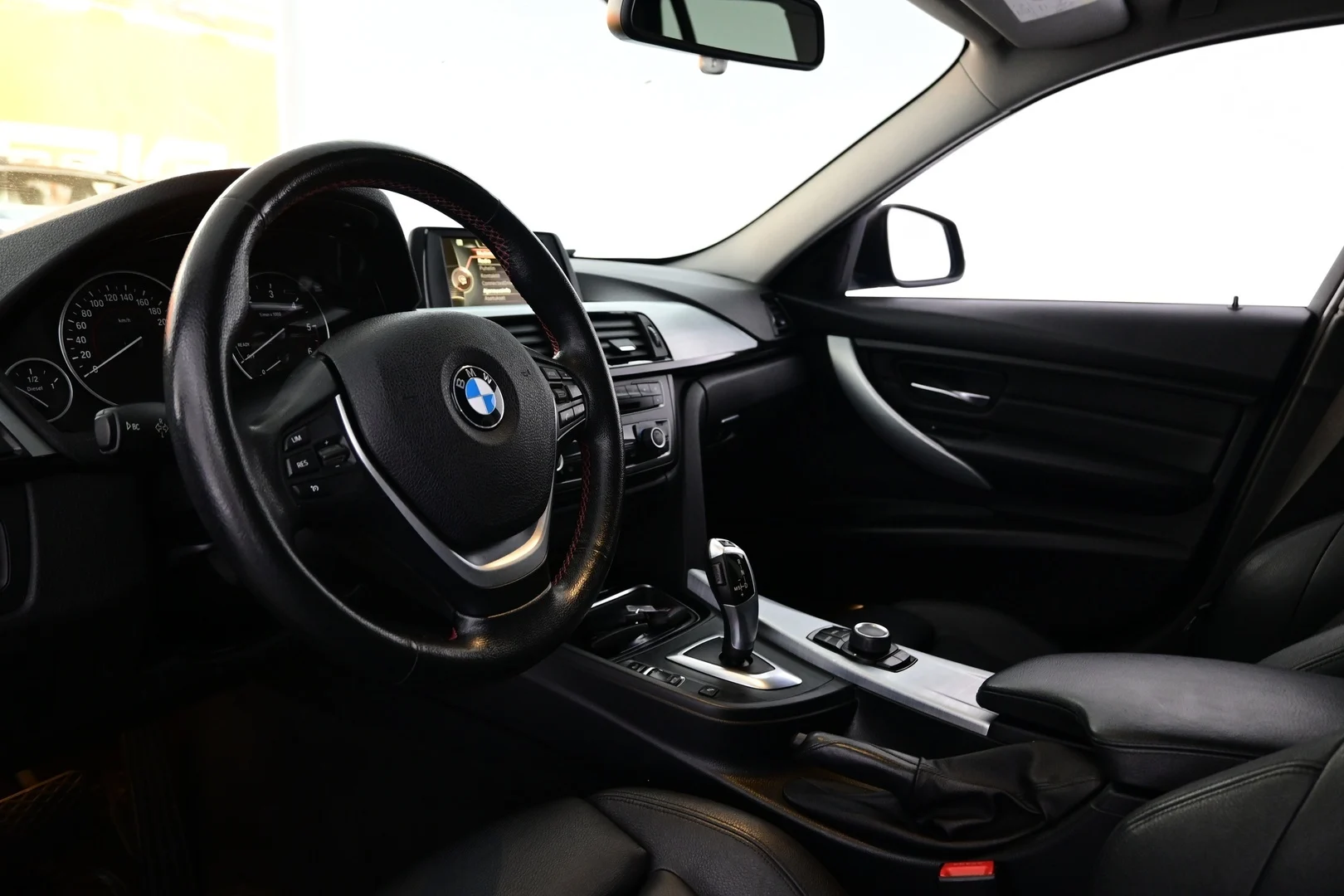 Car Image - 6dCkrebZqHaNvh3ca8r2yJ