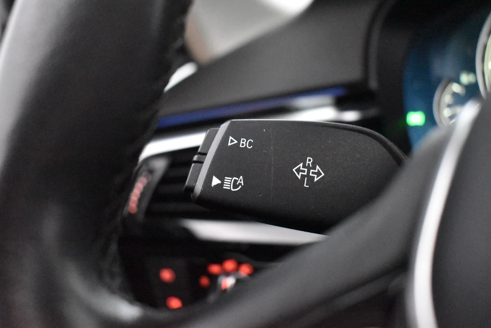Car Image - 10x7DI300gjr3XC7yxPZQn