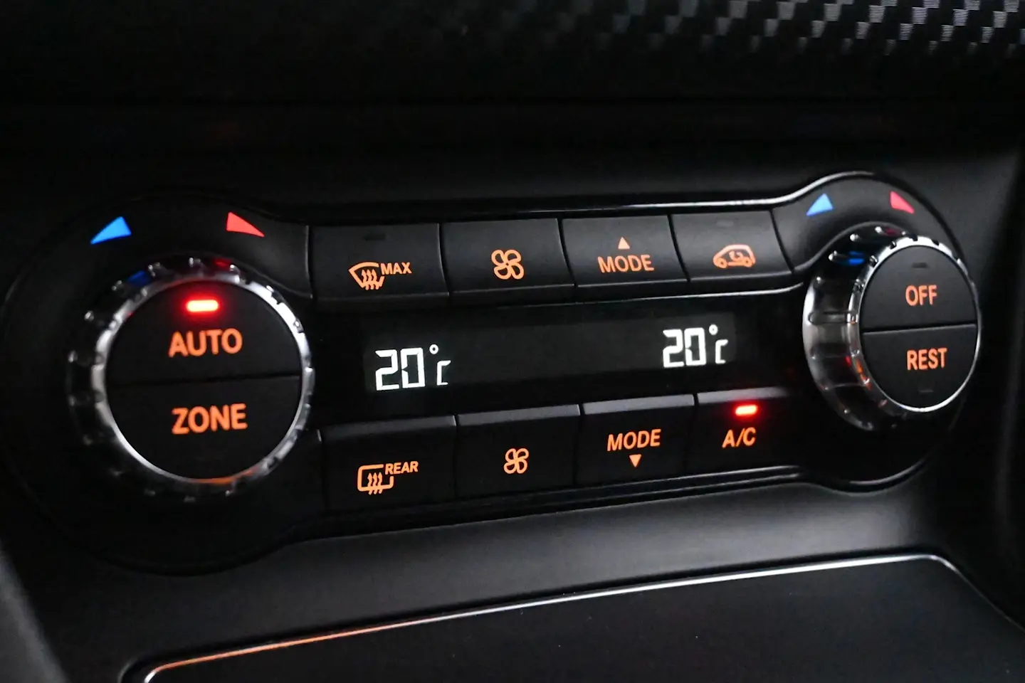 Car Image - 1V4PlShomUam9lazwkzcId