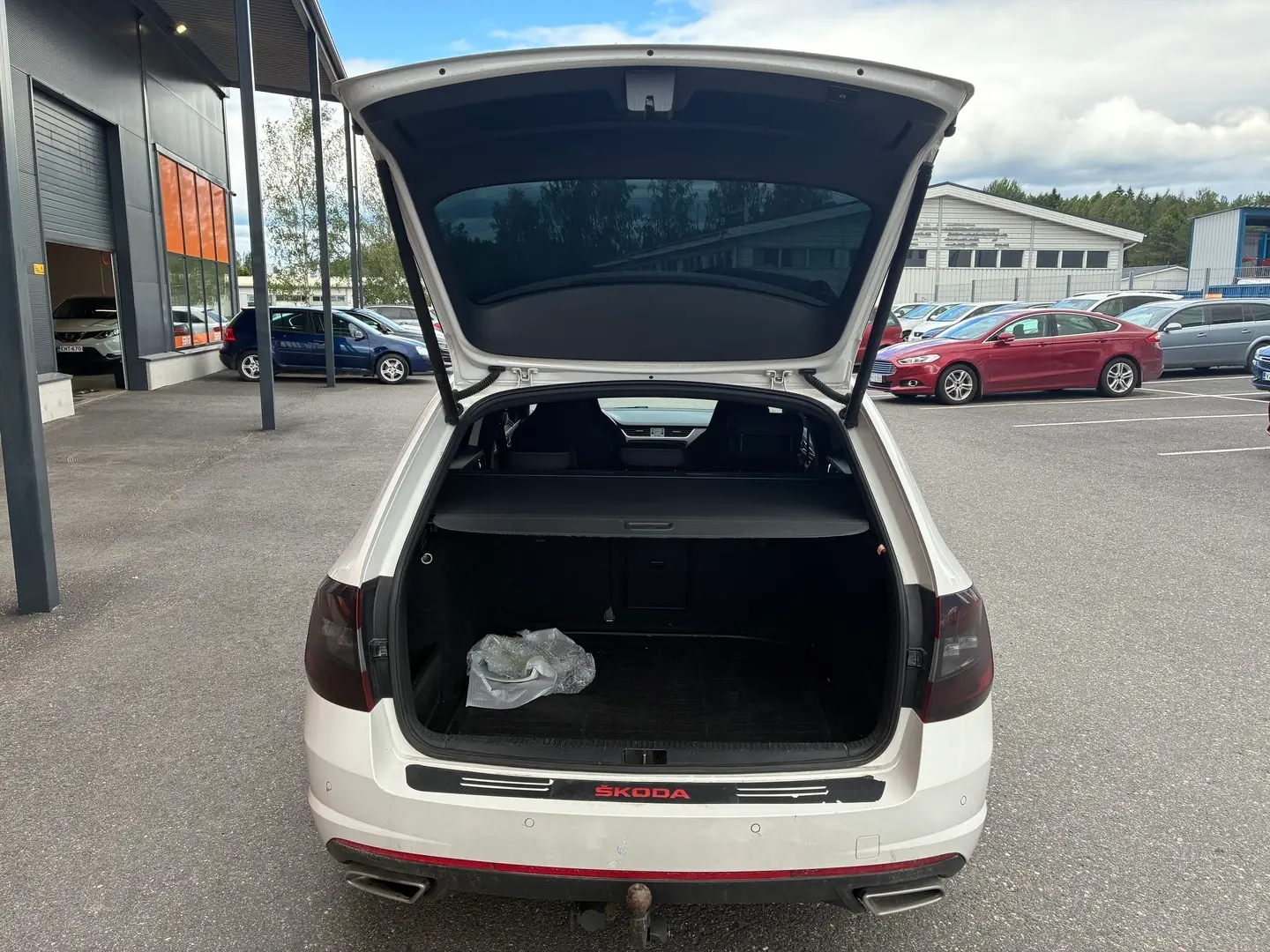Car Image - vDBaP7zyuBPTHM28sc9f7
