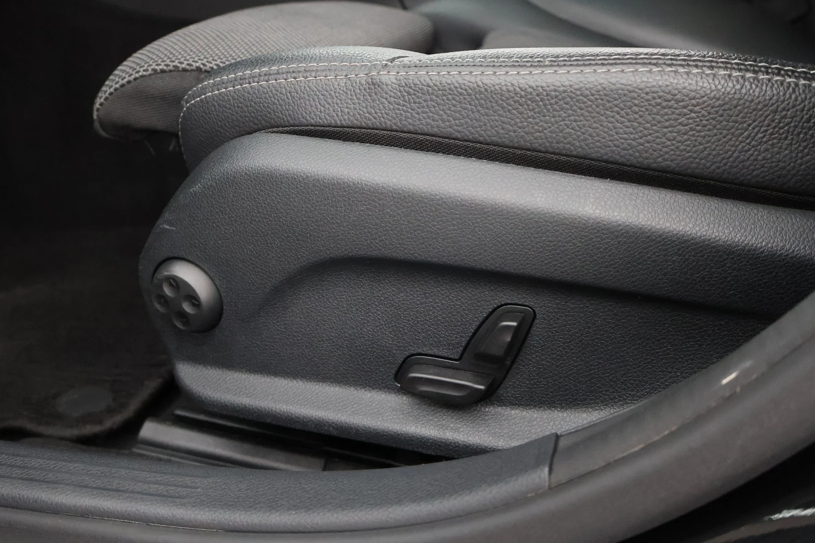 Car Image - 29nzVooUGKDbTblcuuT53w