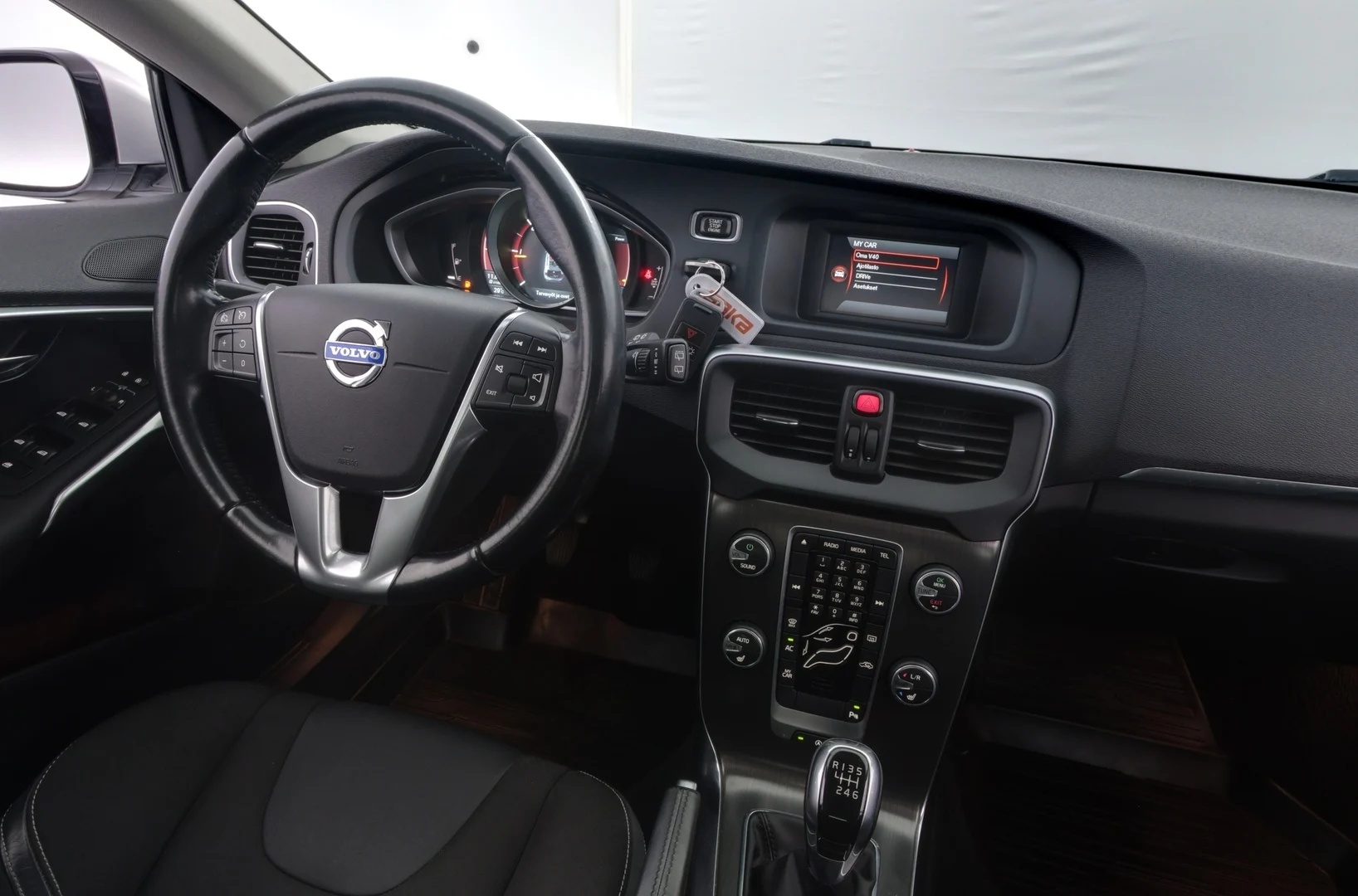 Car Image - 76No27FeUSq4m57u6d8llG