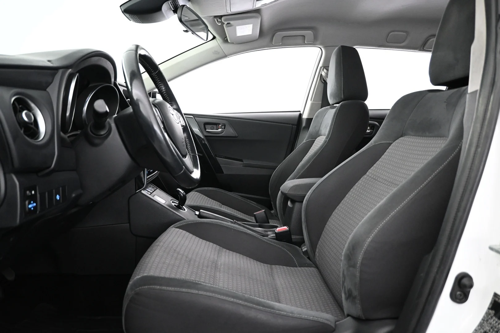 Car Image - lw0Uc41aFDEHgGVd5fuPP