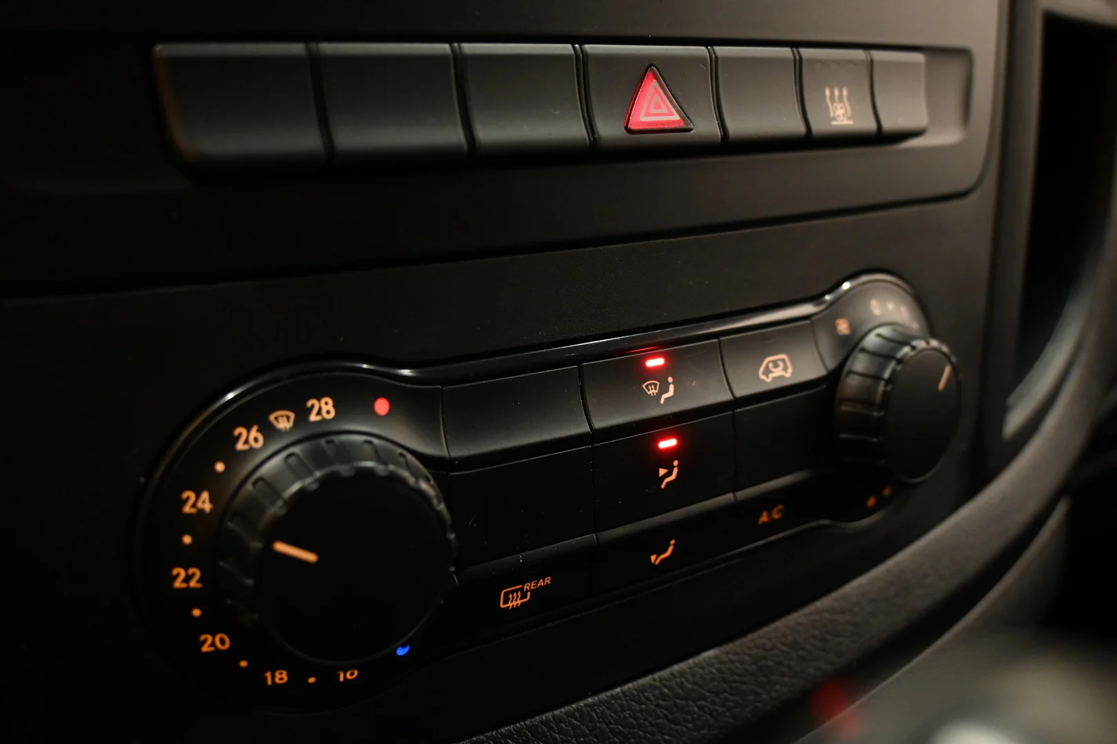 Car Image - 7370KortpUXptV6TLDf341