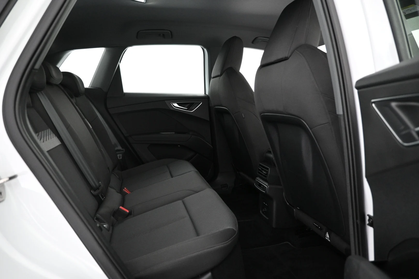Car Image - 6rsEzkT7iOUD2nFJwLS6s