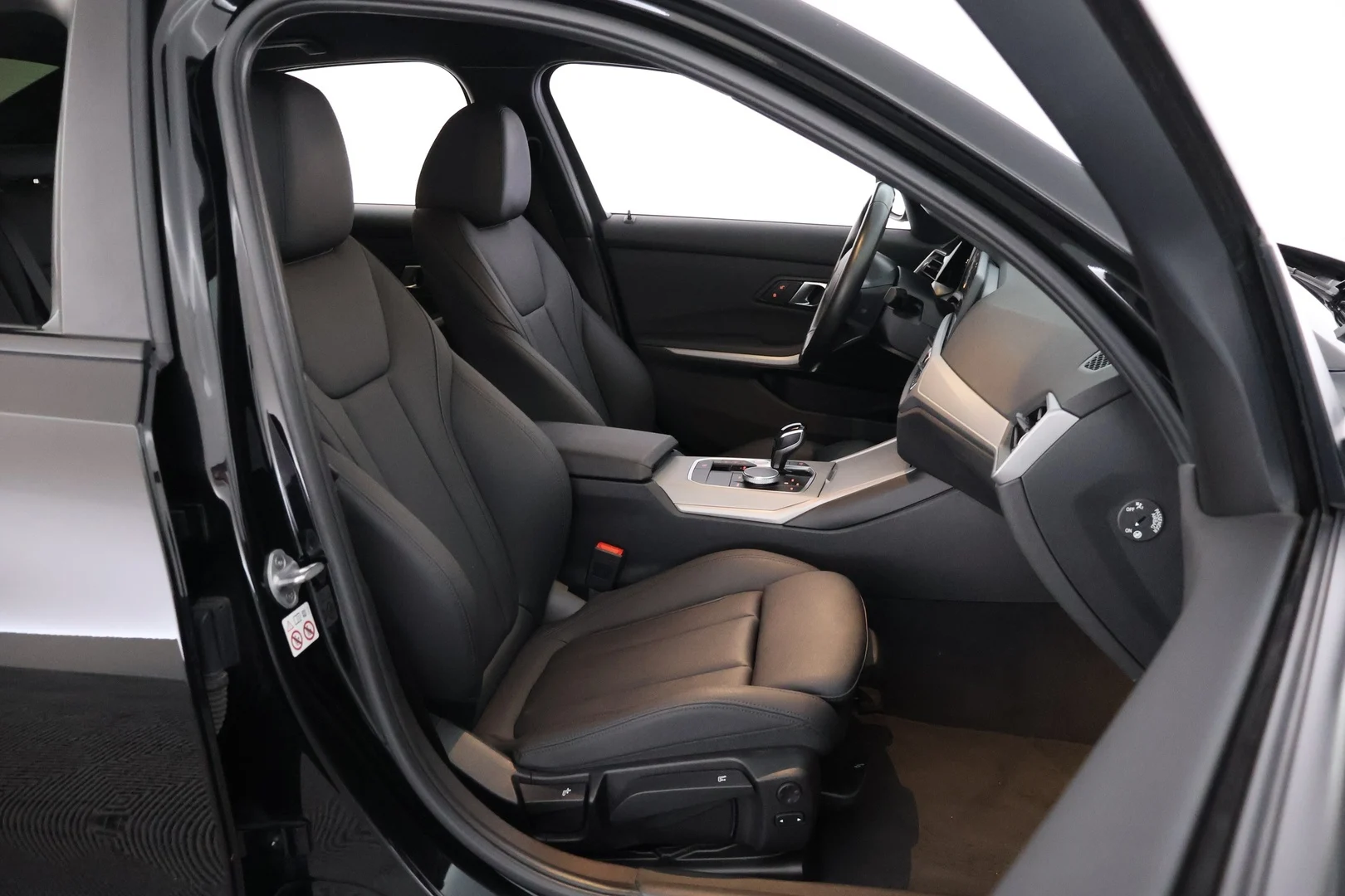 Car Image - 7iaKg6CrznIr3WbaizKmhO