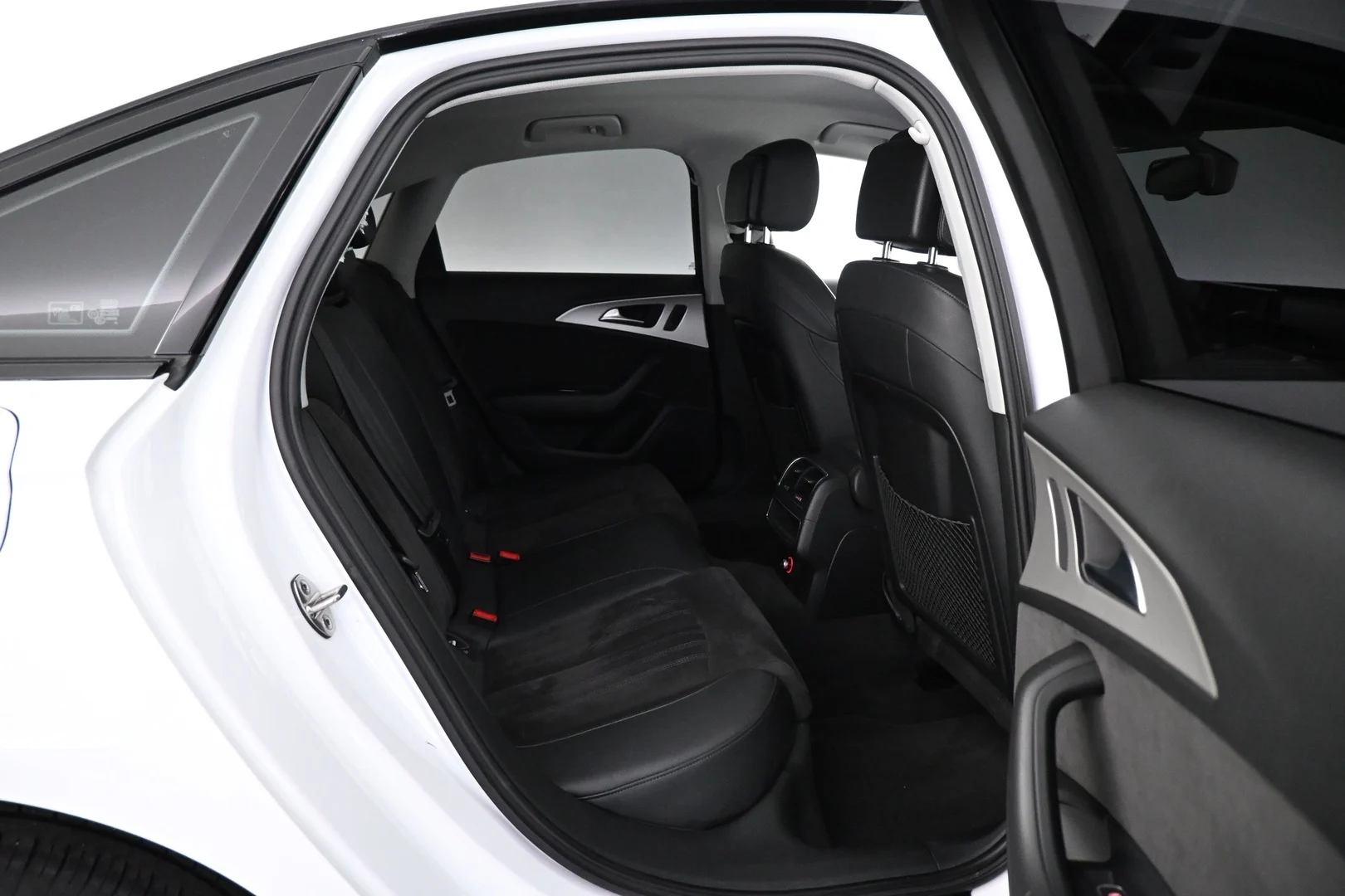 Car Image - 2LpoOpuaRAtALXRW9SB8QK