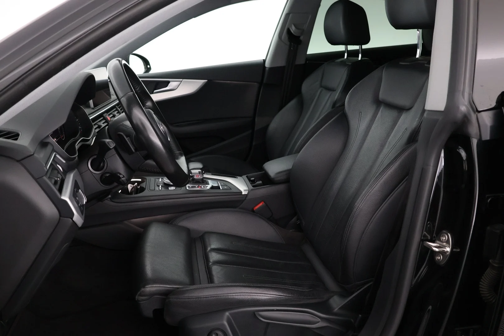 Car Image - 2zRhf1gnBGsXAWXyhfVOso