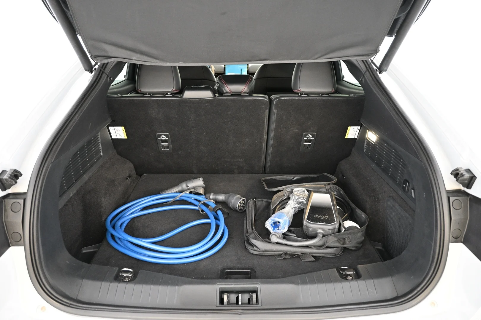 Car Image - 5PbwcrcFGJYB8HZouxb8PT