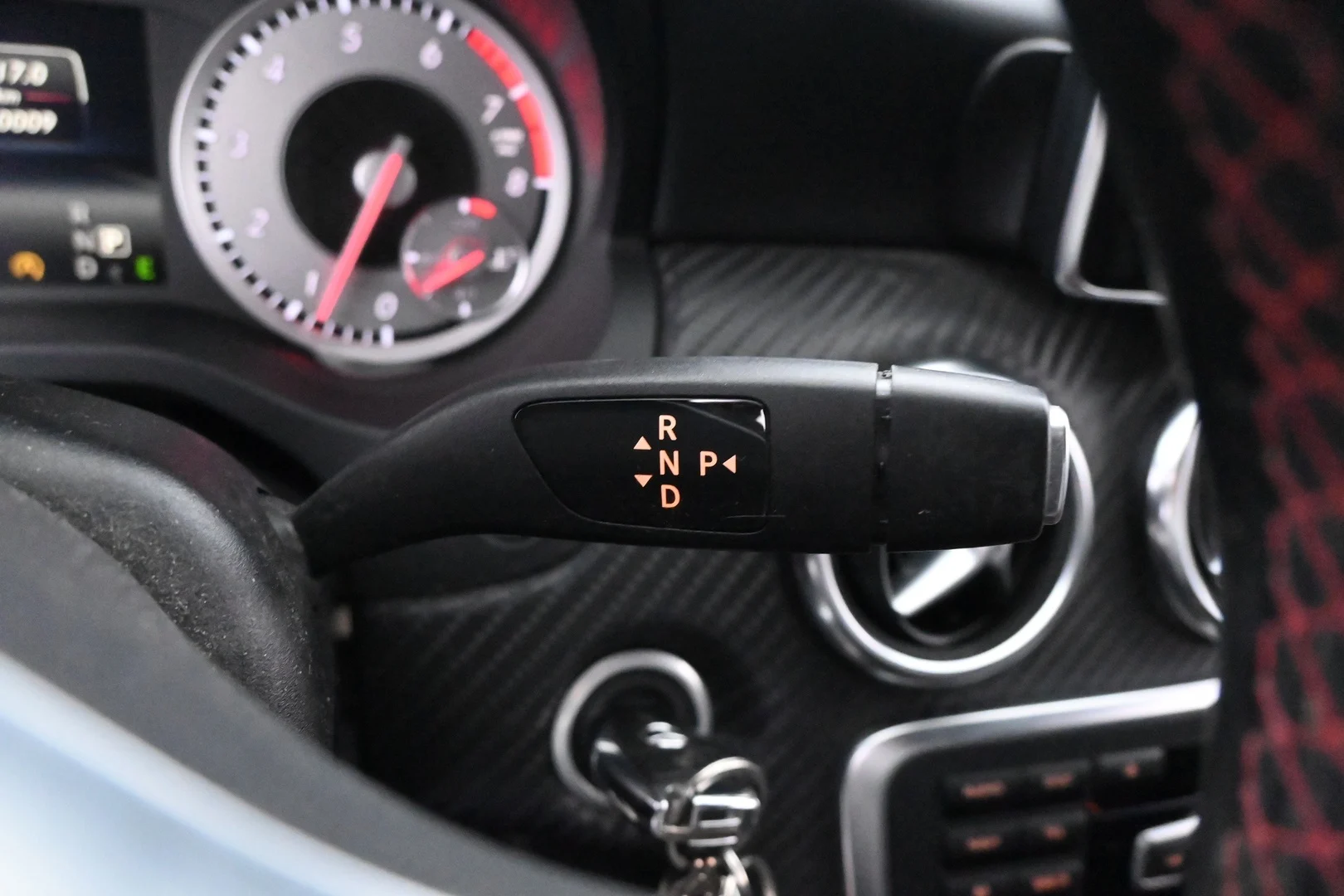 Car Image - 67bOpQbH9yjN8YIsHgBWdF
