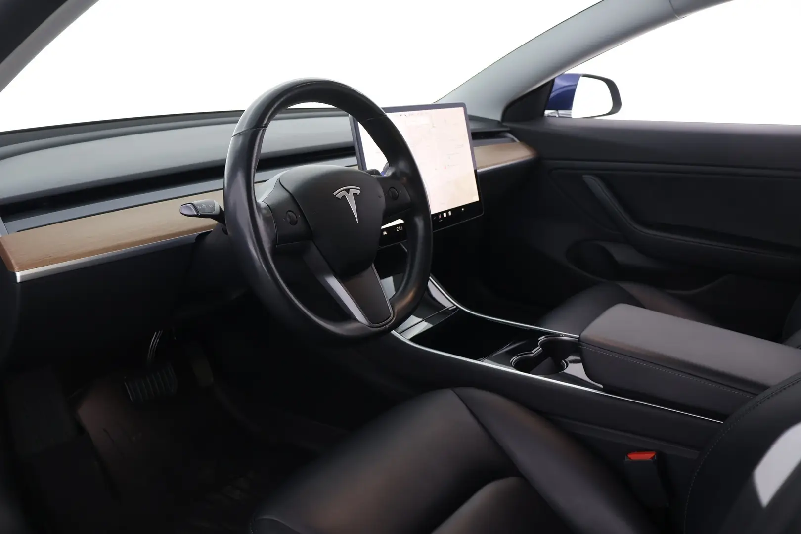Car Image - 26B0eR7Xux1d9FNwlGEPmd