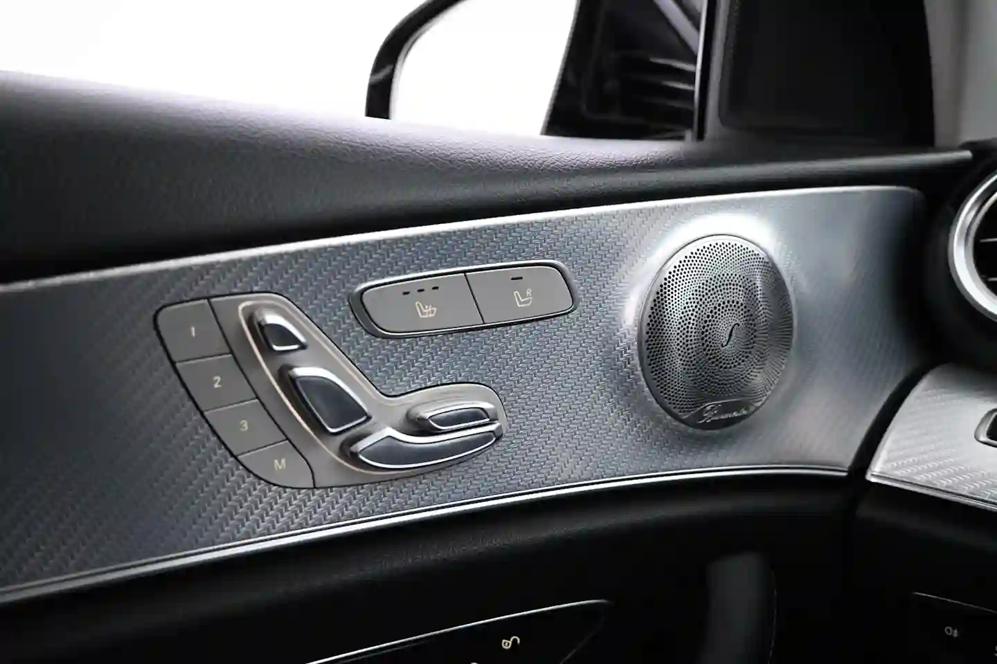Car Image - 2t0QqOLLDi9IqCiXNAbHkQ