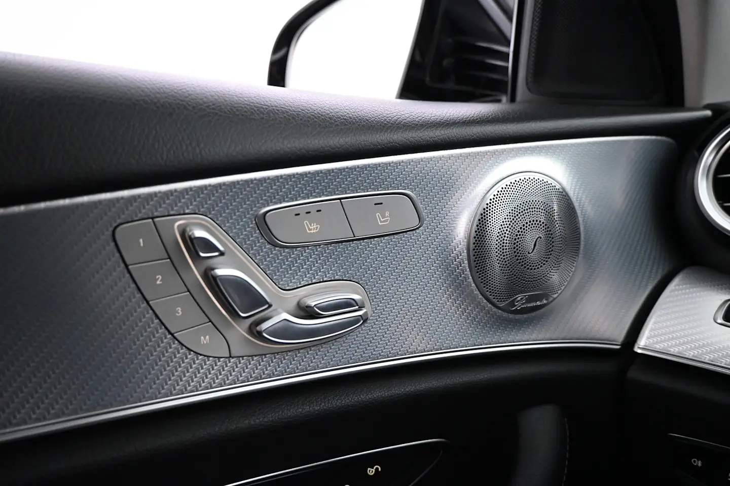 Car Image - 2t0QqOLLDi9IqCiXNAbHkQ