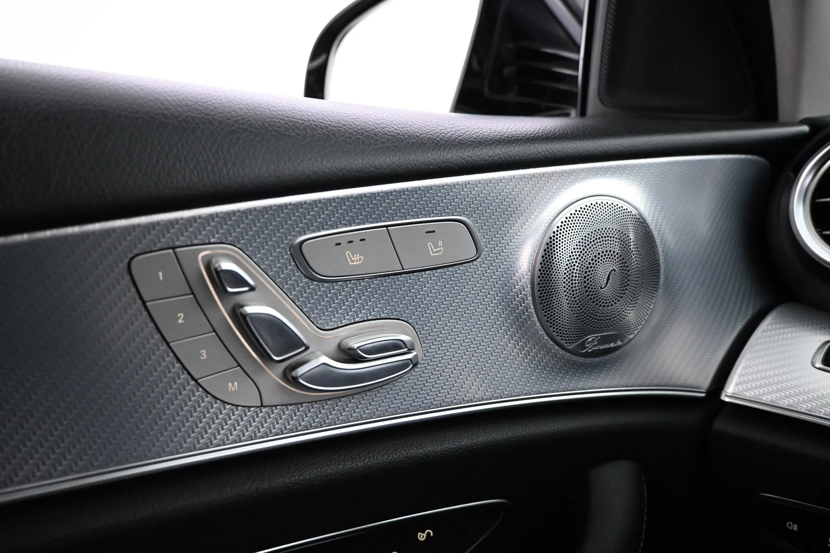 Car Image - 2t0QqOLLDi9IqCiXNAbHkQ