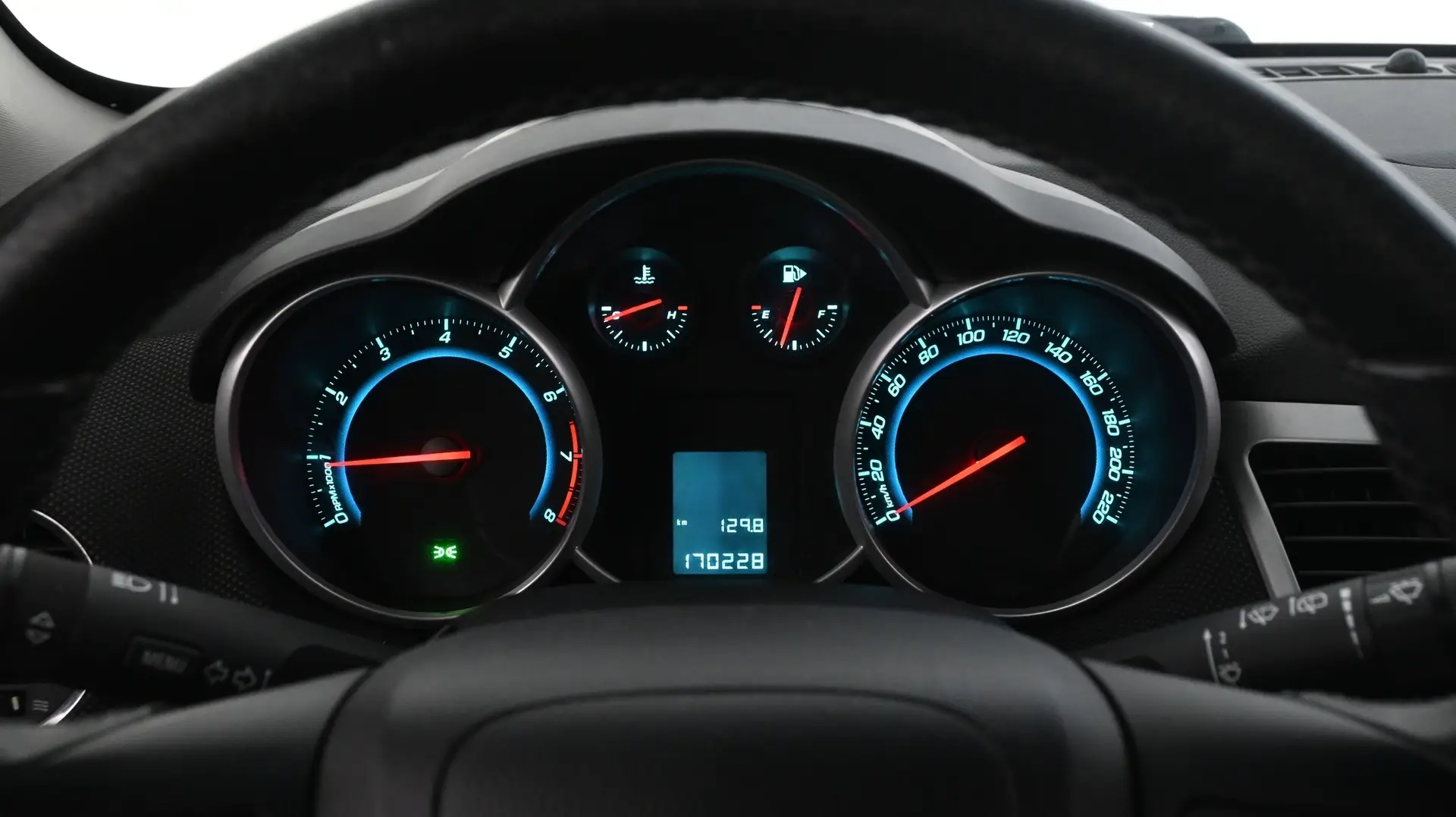 Car Image - 4PI8z8T8bC3XAYFVll6urv