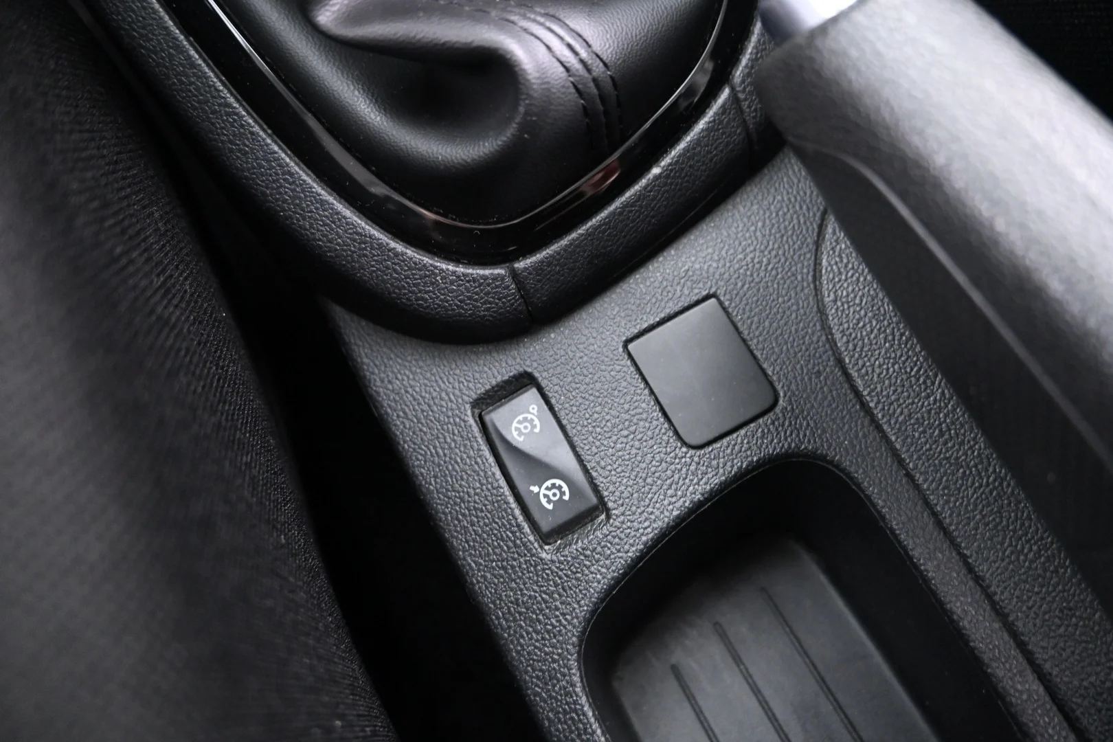 Car Image - 6I7uve8skDUnesyKcv6qs7