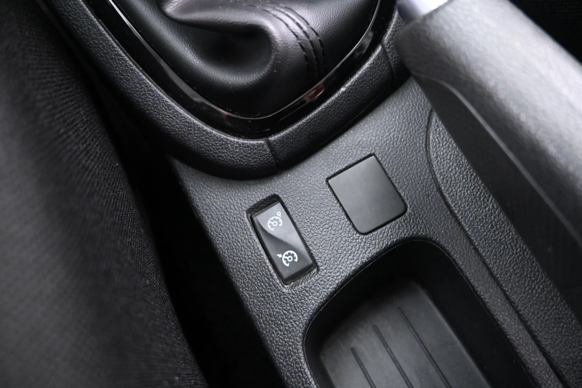 Car Image - 6I7uve8skDUnesyKcv6qs7