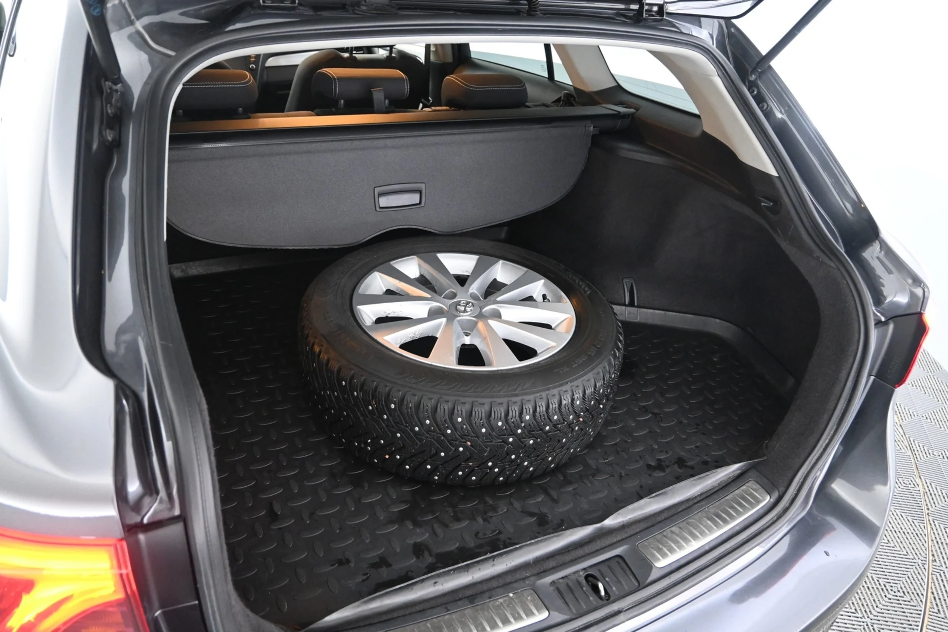 Car Image - 17JQ1q8a6nWvqUIrDzePP9