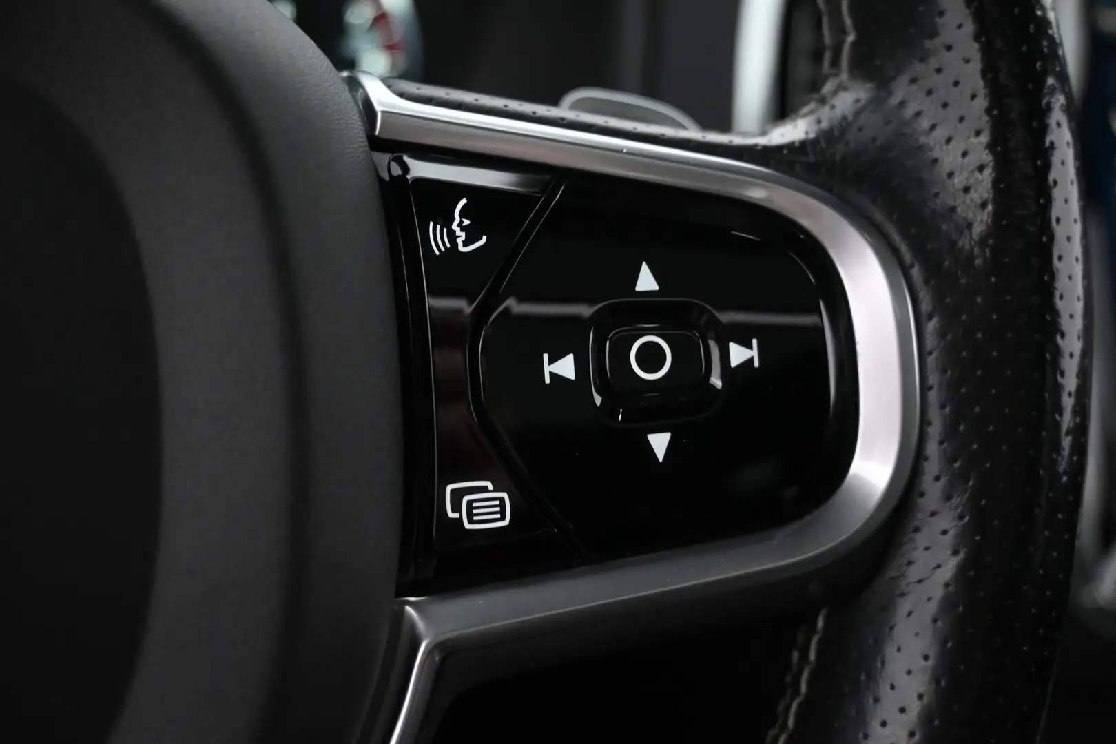 Car Image - 2SsgJc5xlq2Uqx61A9revj