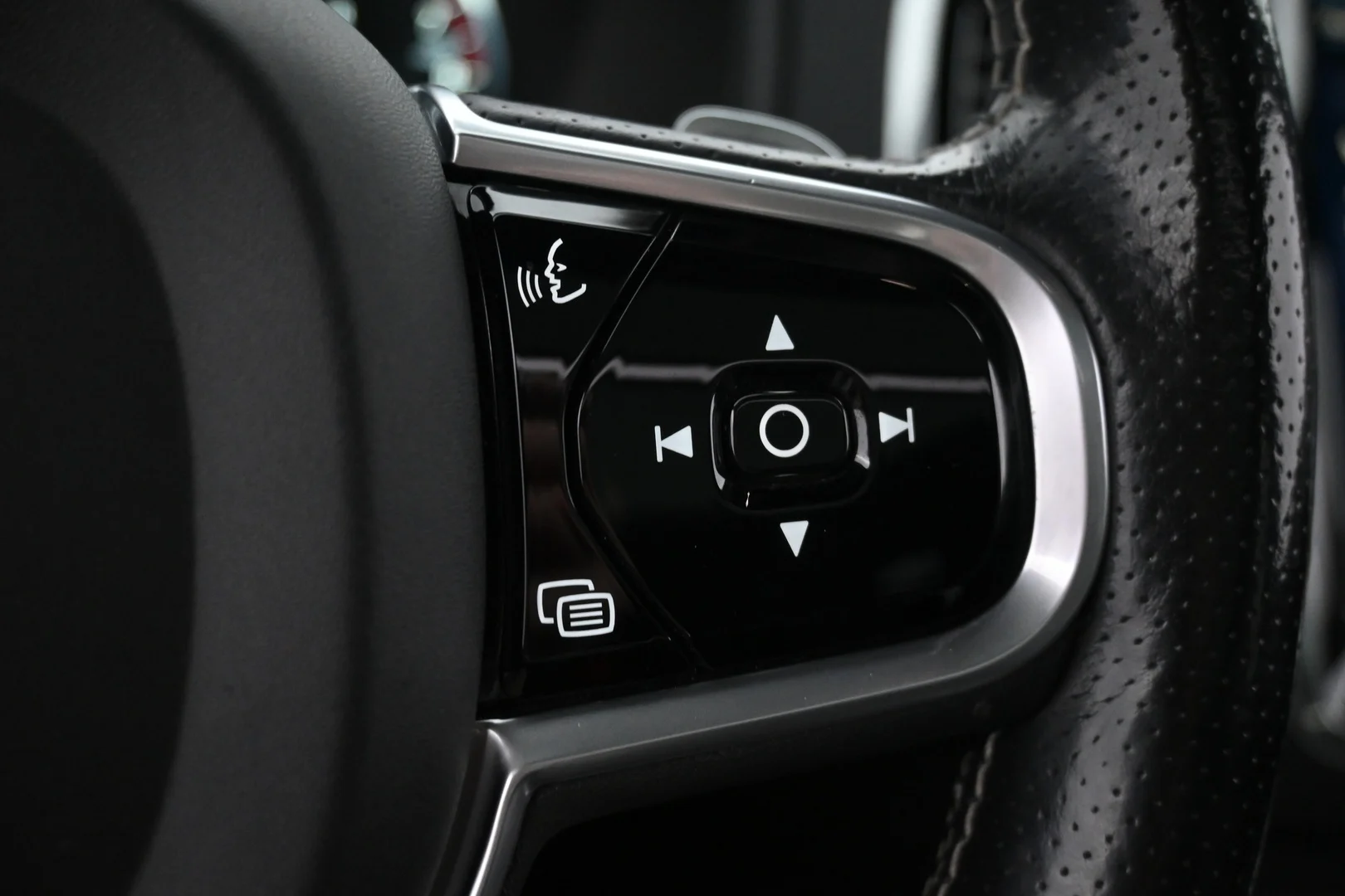 Car Image - 2SsgJc5xlq2Uqx61A9revj