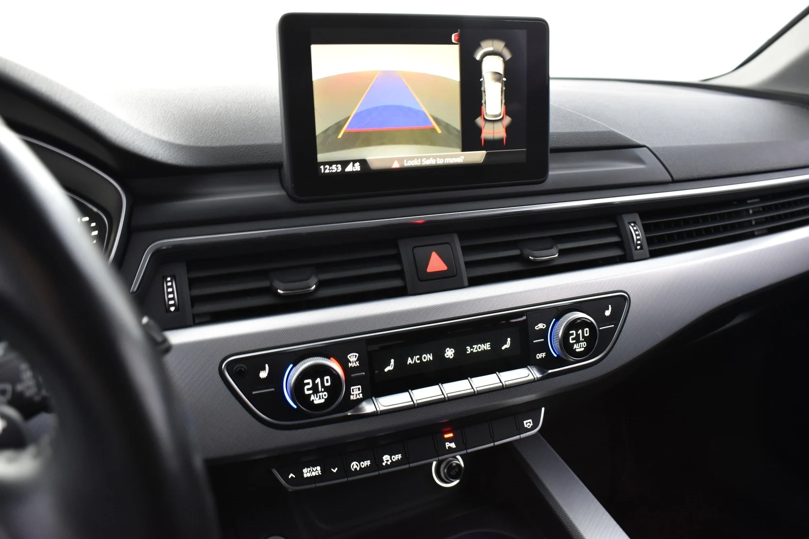 Car Image - 3vahQdxUKI1PGiZnSnXgTi