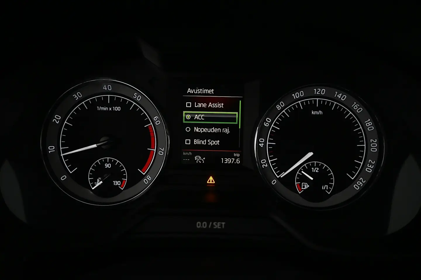 Car Image - 2w1N4dw5wkCBVg90khWsTi