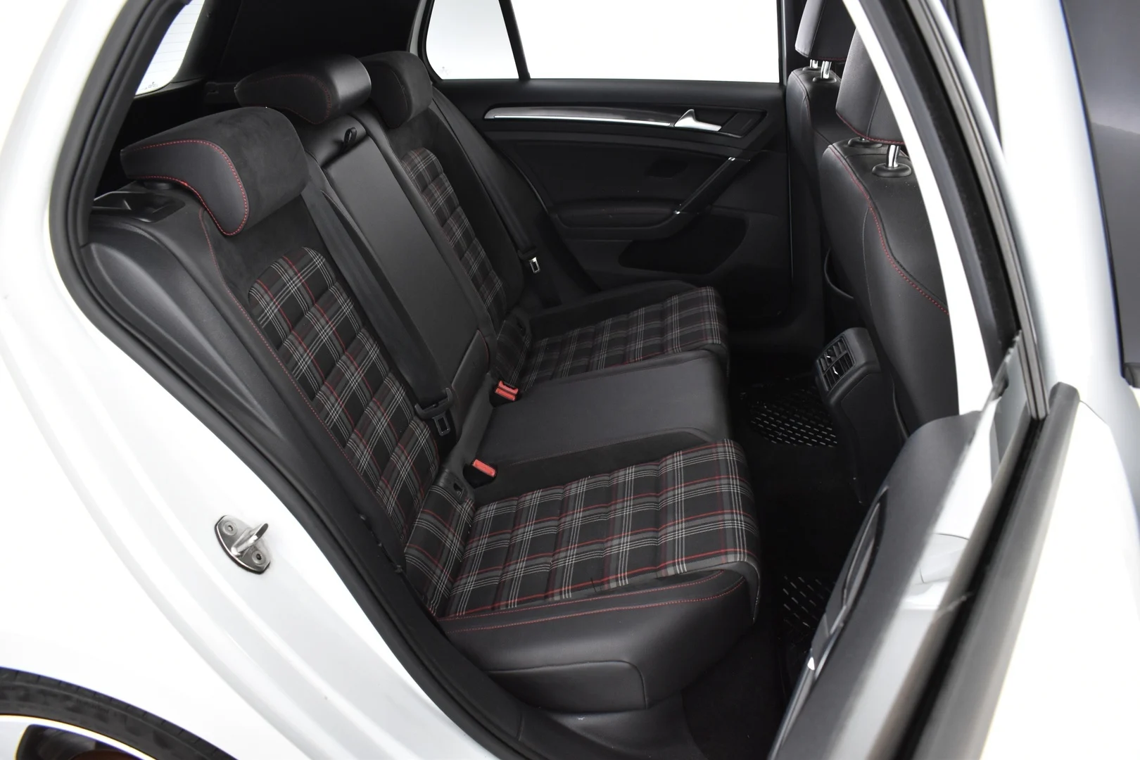 Car Image - DtjNRhx7YkwiwWnFYq6a2