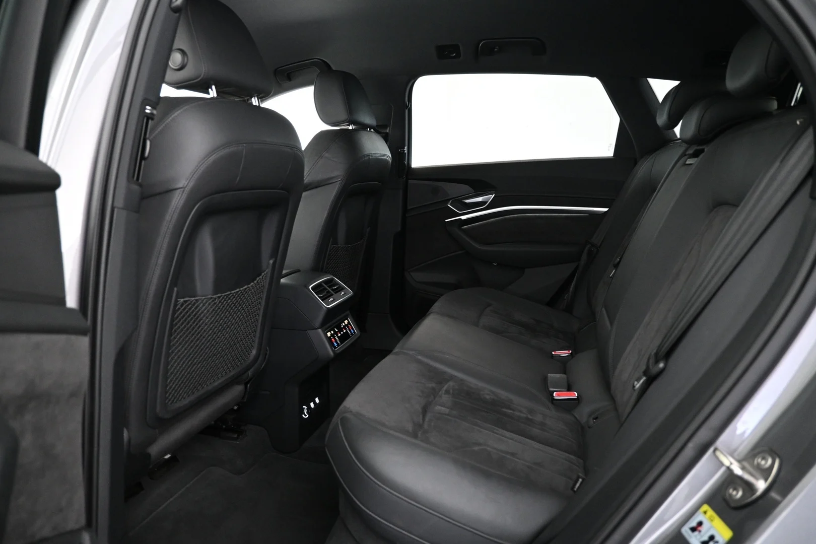 Car Image - 3JODJLWYwTfHjyzmpI4z1E
