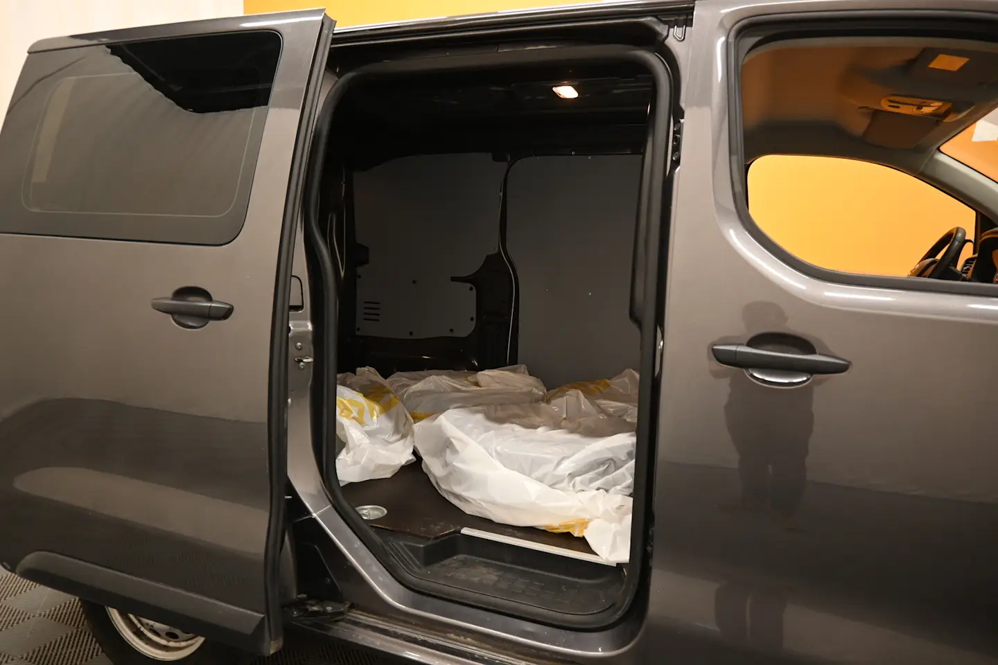 Car Image - 1kX3VQB4ncQfCmPfe7slfB
