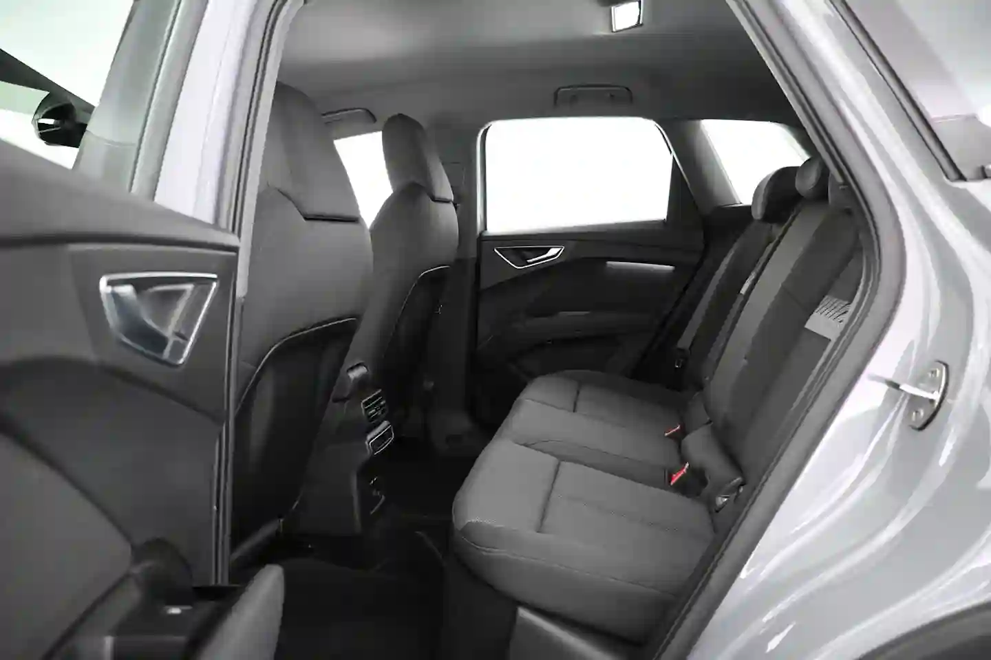 Car Image - 4zA6lbO5xYc18OSZOjR8Zv