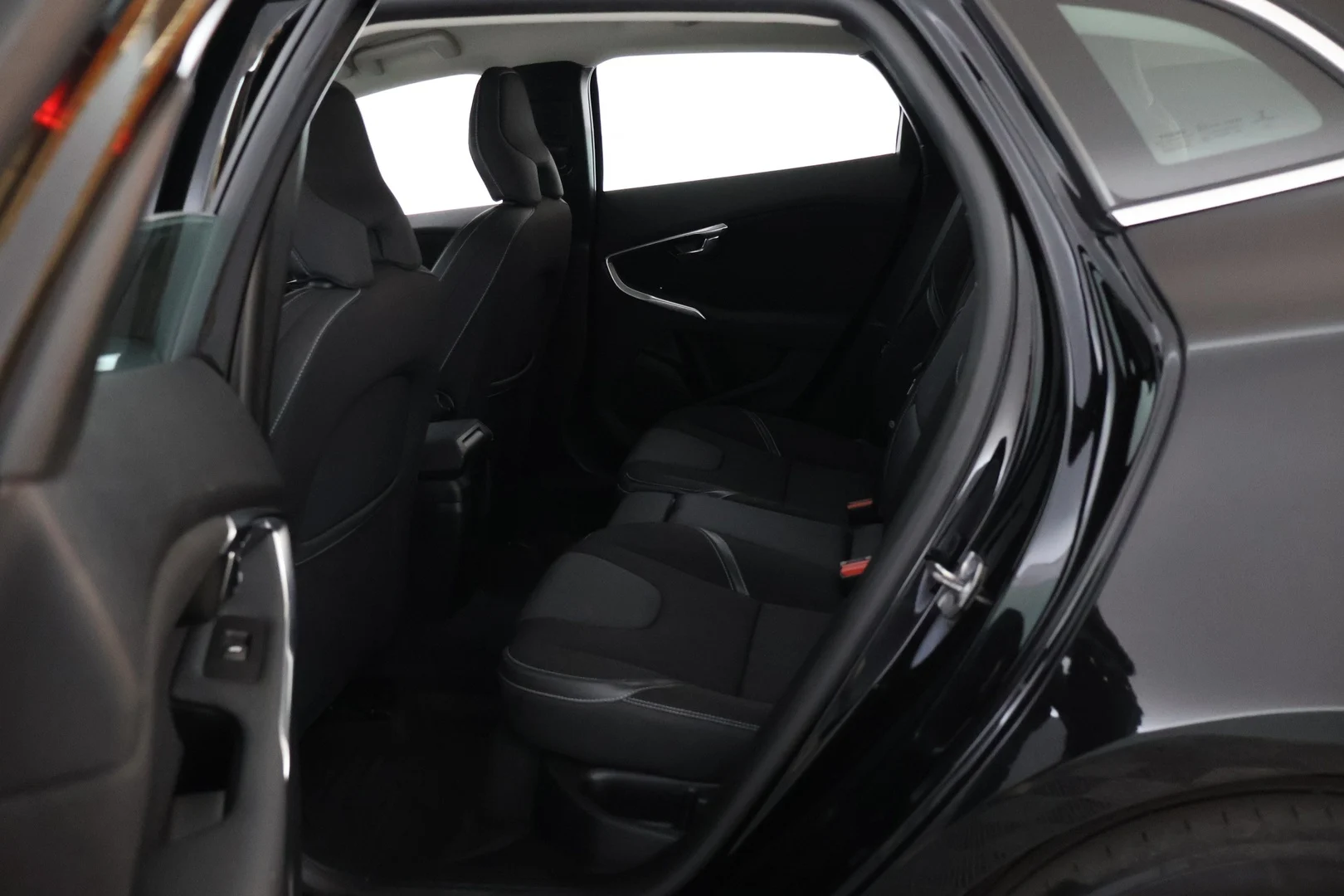 Car Image - Wg8SudLzlc9snLSM6mHfs