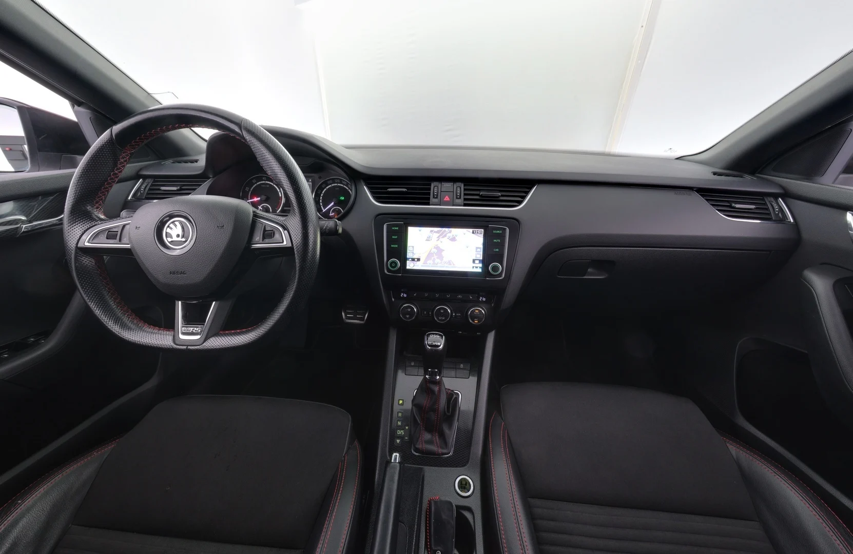 Car Image - A19UcqlAcV44igIqJ5sZL
