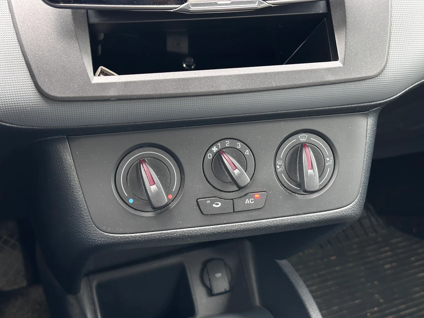 Car Image - b8CbbGdOe0flt0HD6UtVm
