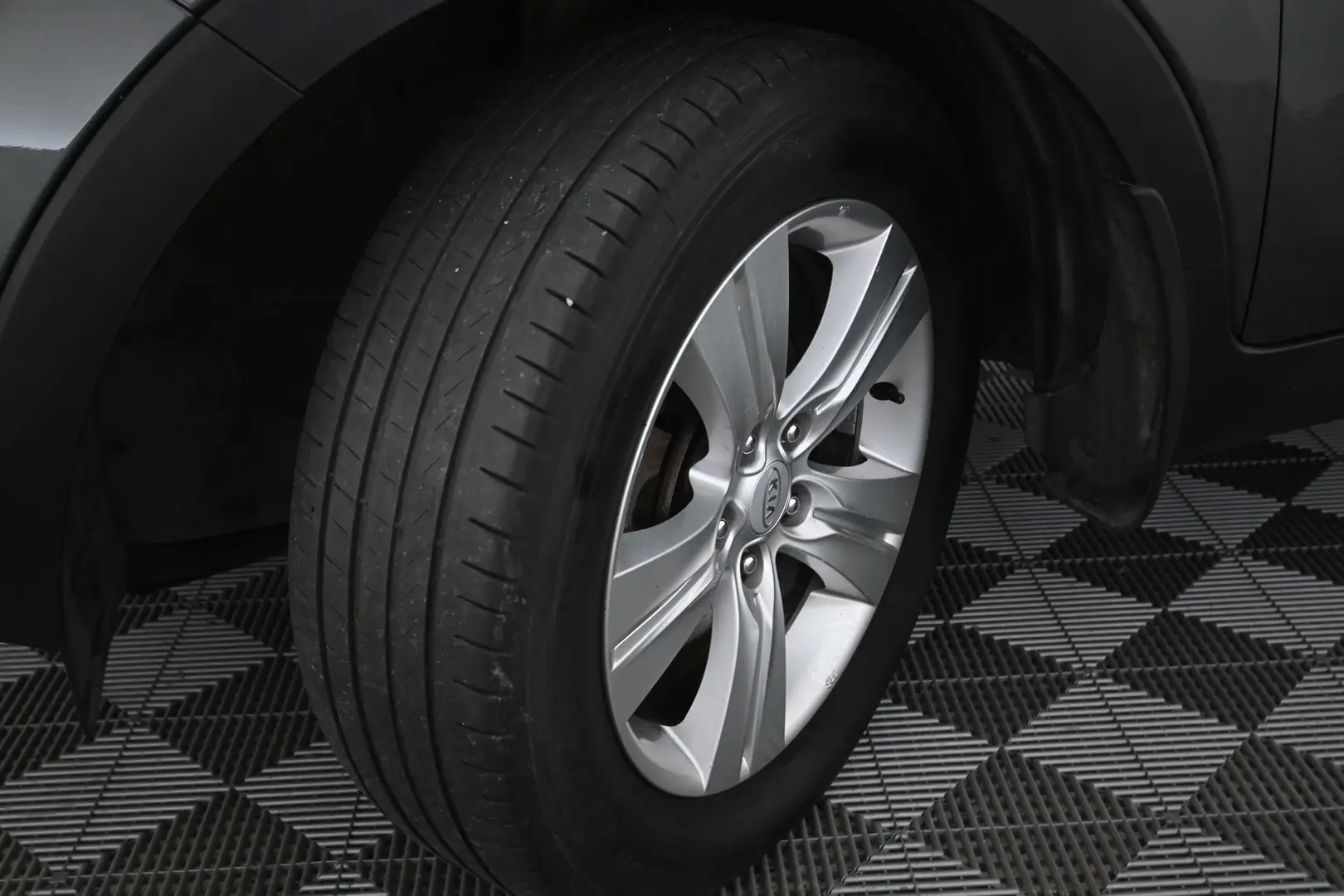Car Image - 7bsJpUb39fROl6dMJD6Jjw