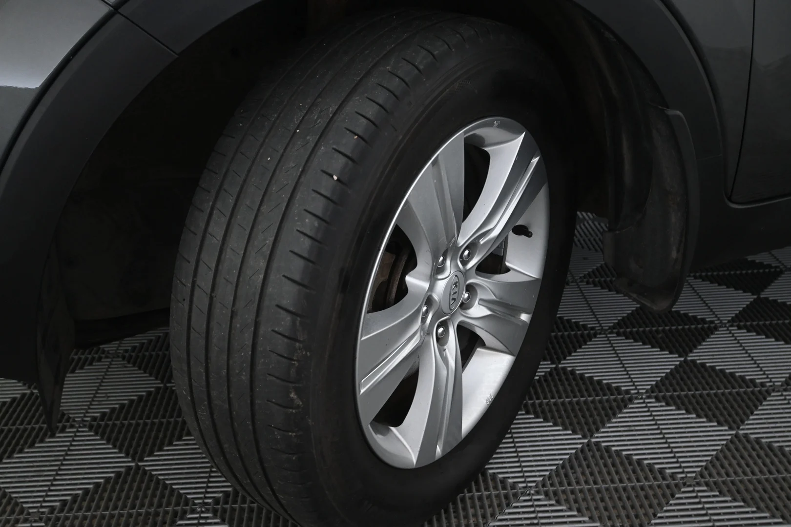 Car Image - 7bsJpUb39fROl6dMJD6Jjw