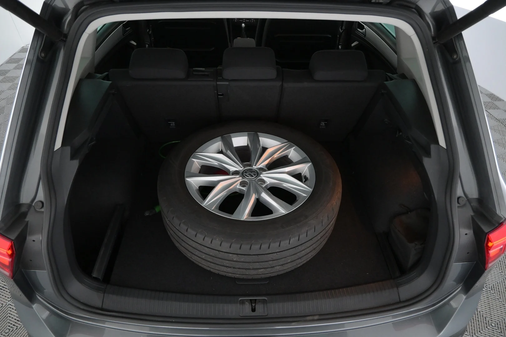 Car Image - T4zFTp3AubsBD2j5sNKiA