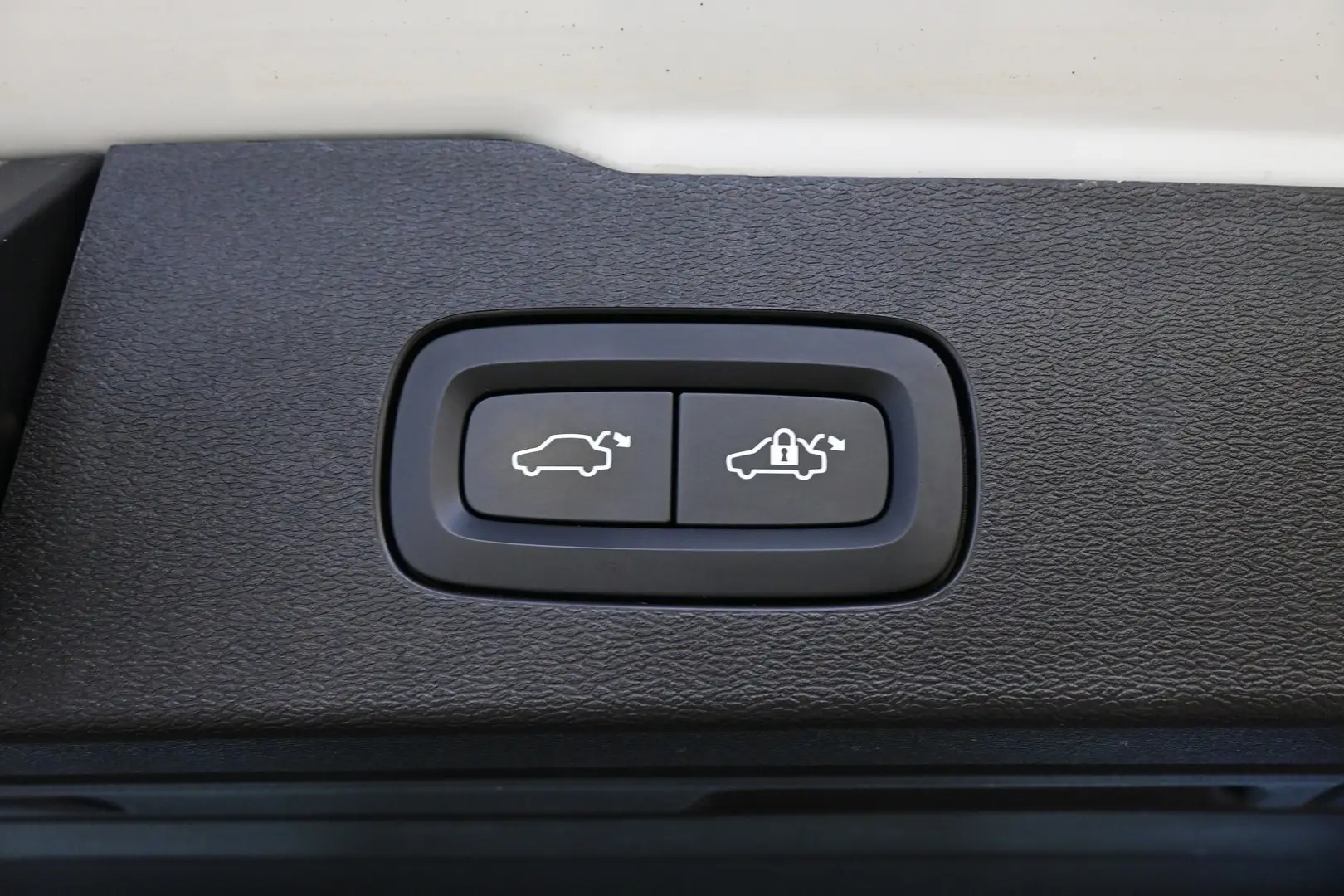 Car Image - 2Ud8olD4r3oo1hCGaEXaan