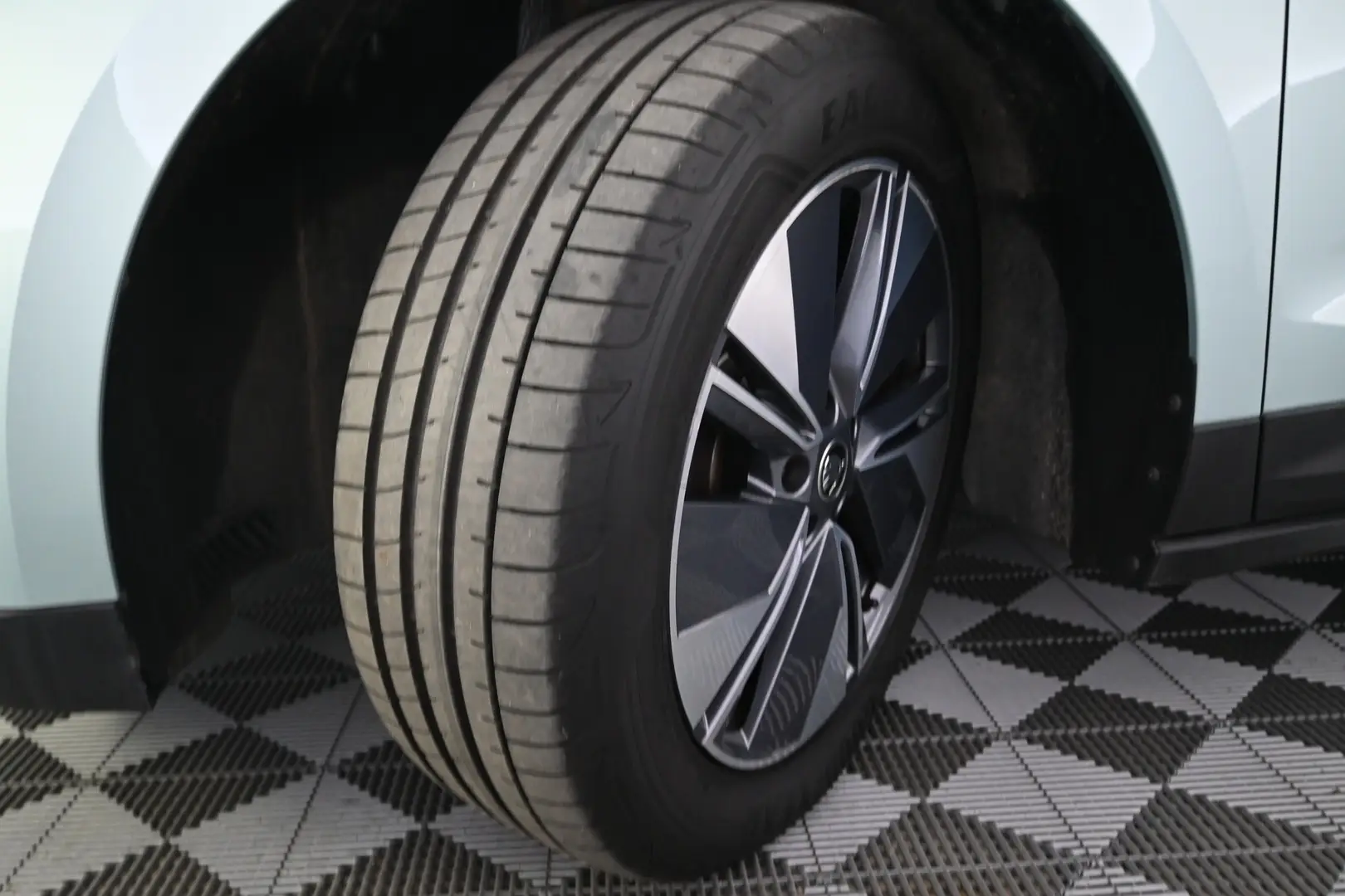 Car Image - 2u9giQqXkxyRvR6RnudEm8