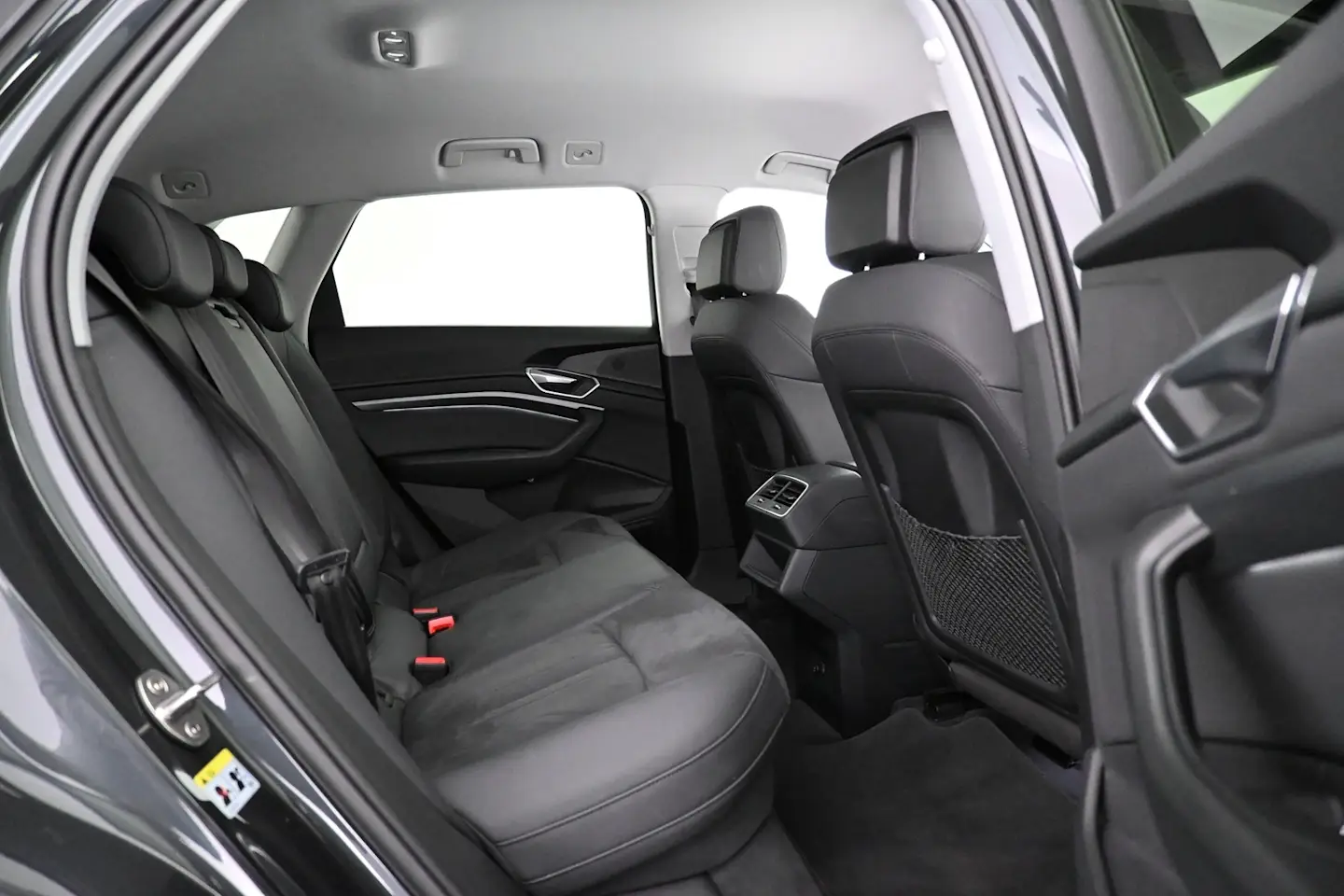 Car Image - 24sD6Bo5vEAe1jEE0vrRfv