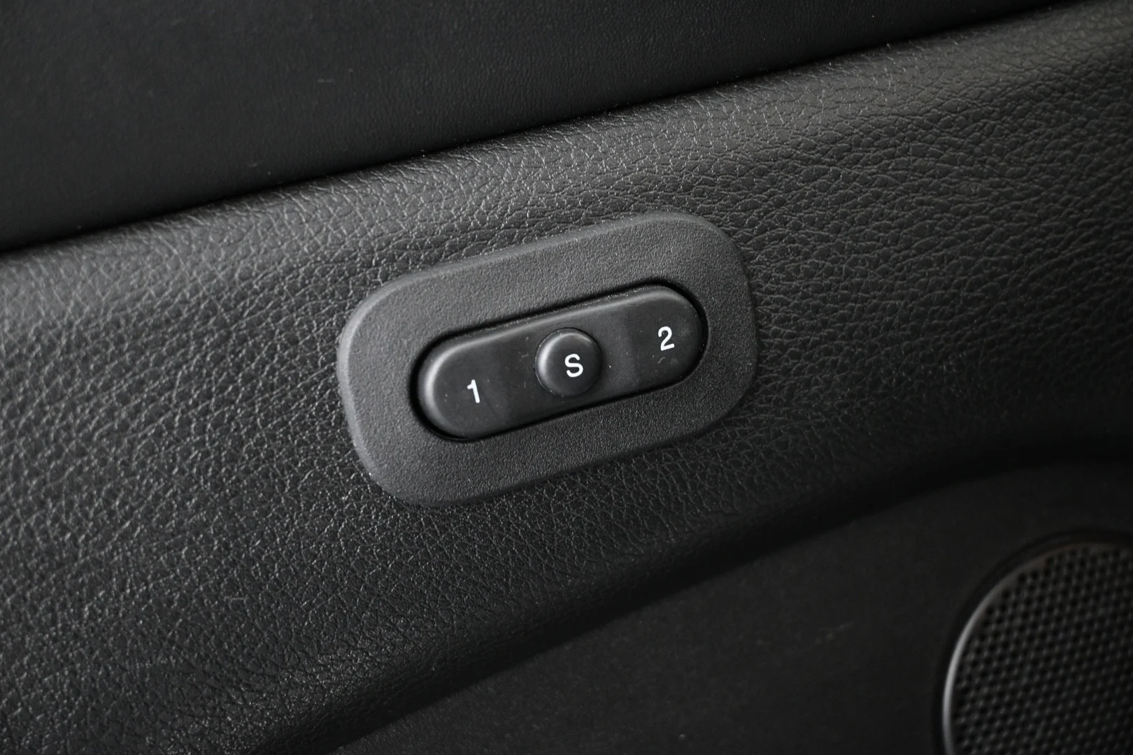 Car Image - 5iw0nYENXqyNLcggbStRZt