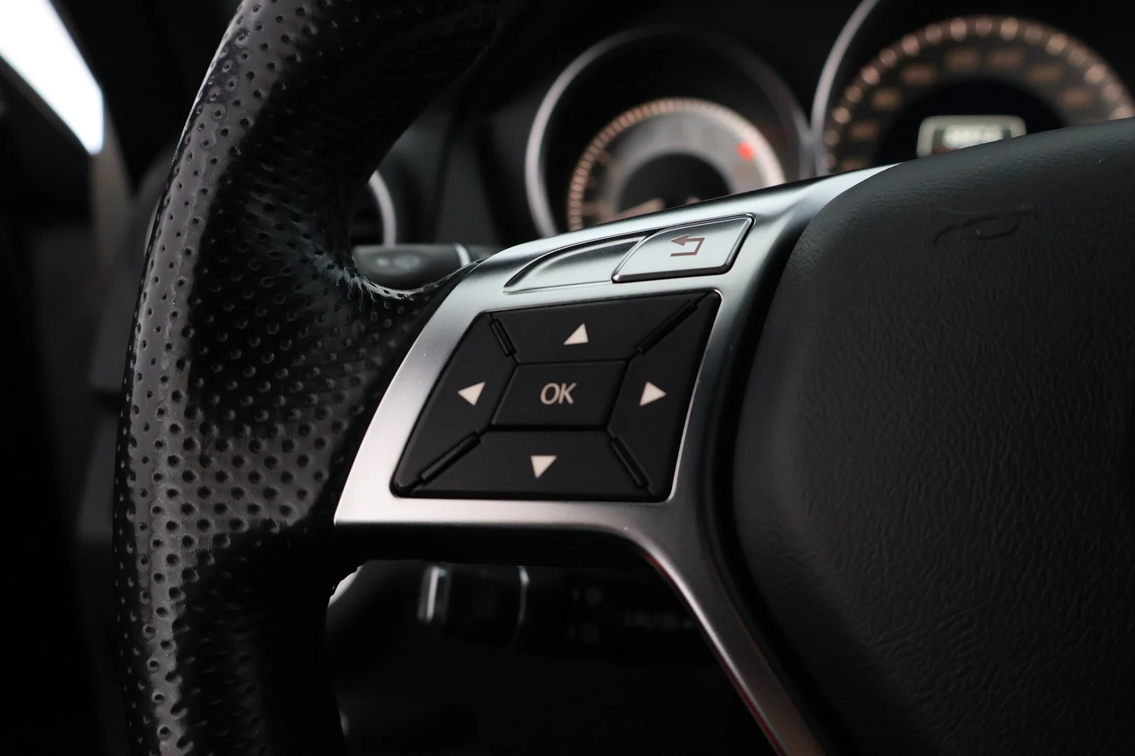 Car Image - 6Msgr33g3BvlRlzsiGsVC3