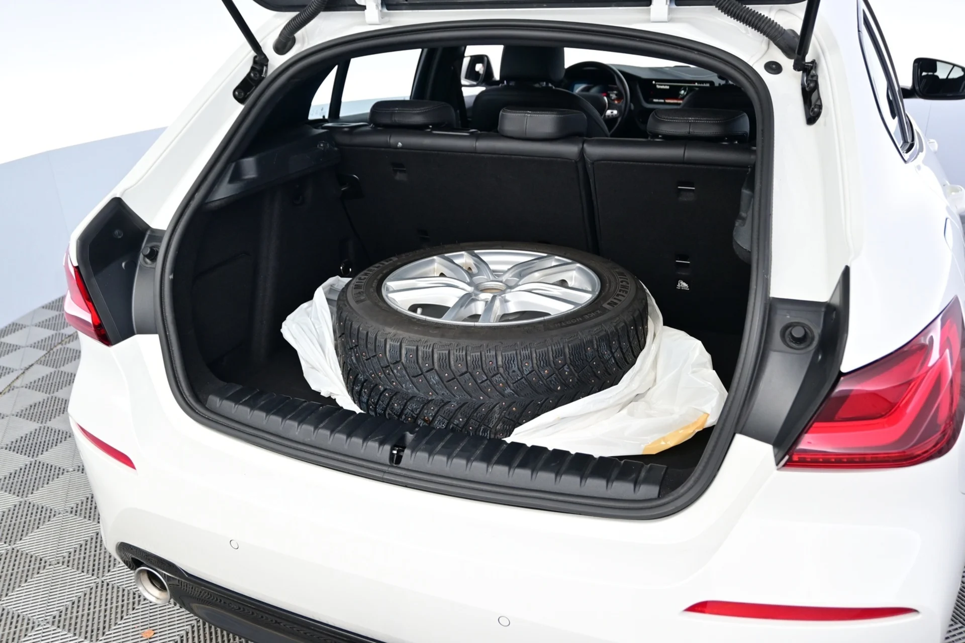 Car Image - 4AzMcLFYjoDcvAS9yQE4kg