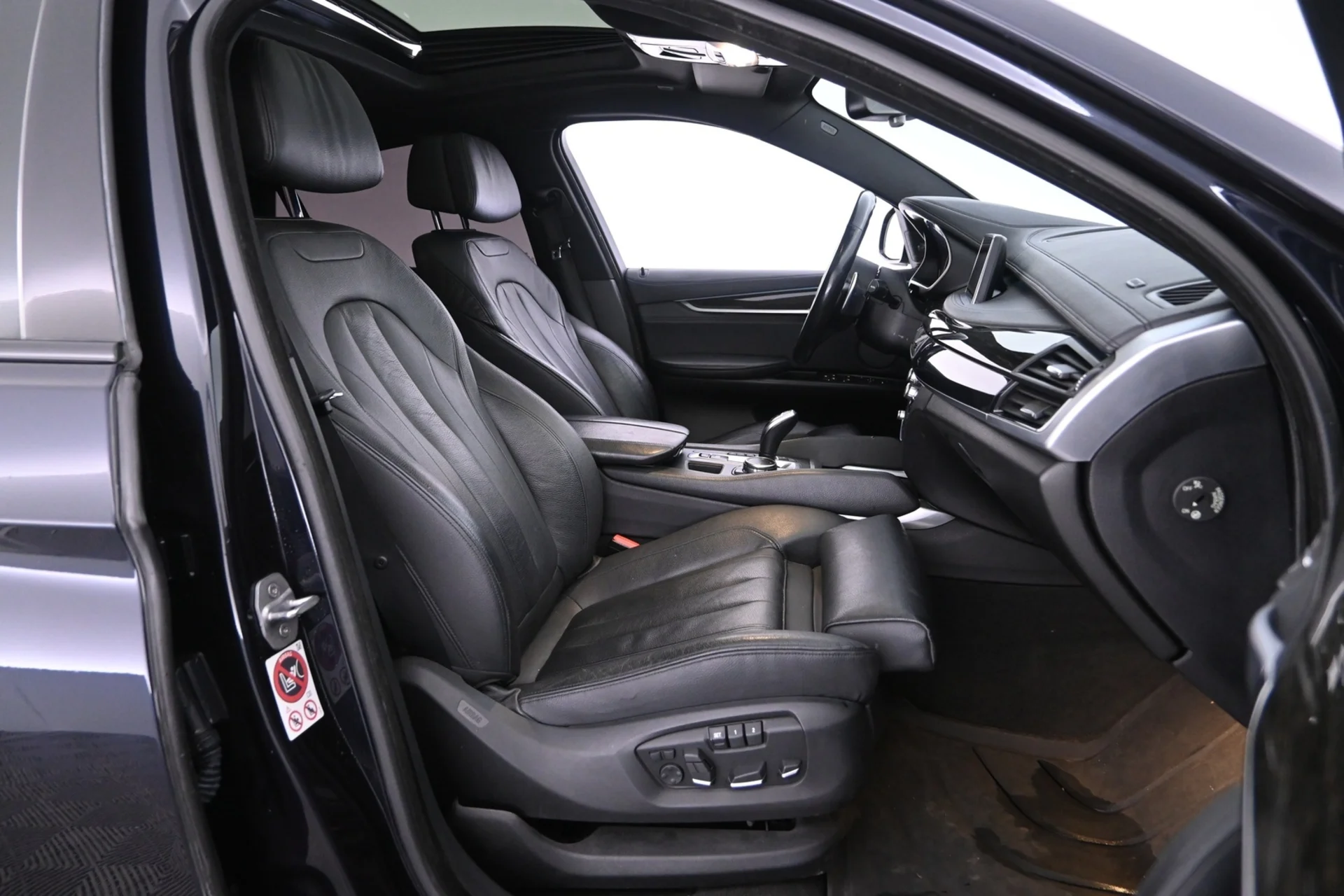 Car Image - ewMzndQmoKvT5w8WVXoIM