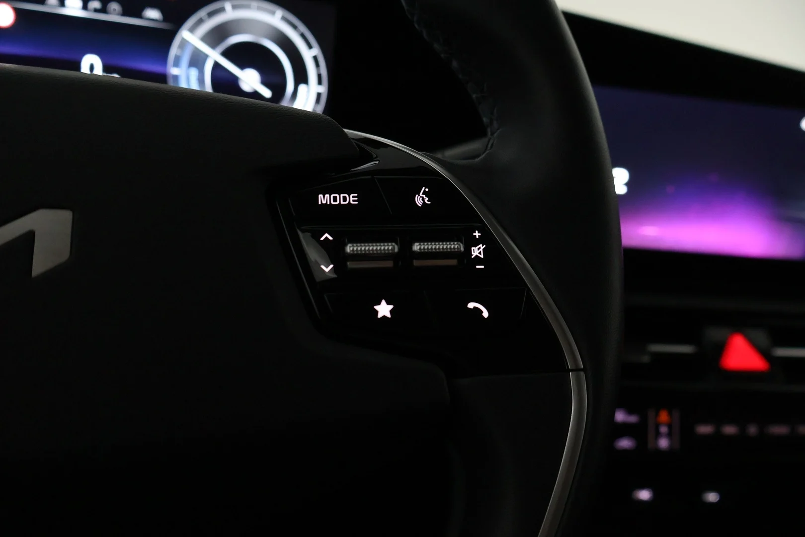 Car Image - 3jfgTCZzN1HKSaAFBK8vmn