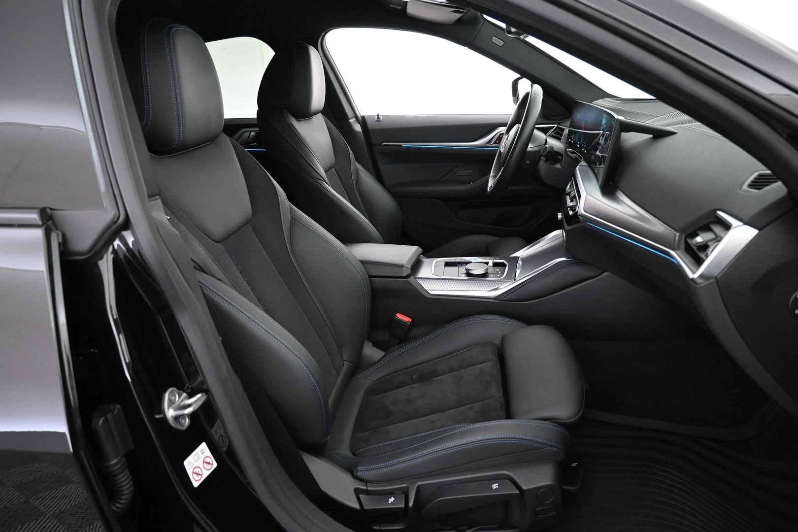 Car Image - 3Kw1sGa2axSiG3zBMtyQlR