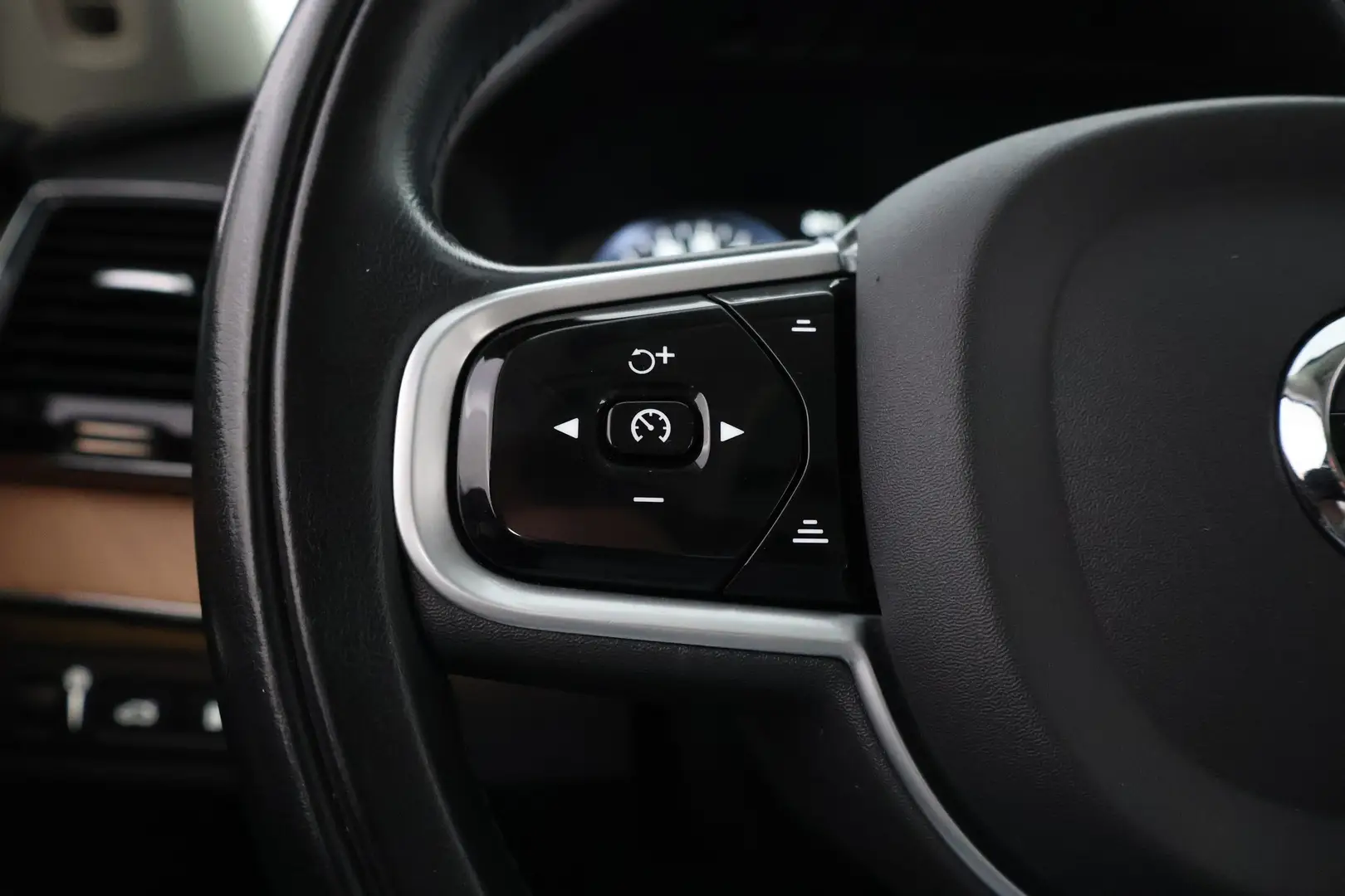 Car Image - 3tNxV0jiomKrE6qTfGiJLz