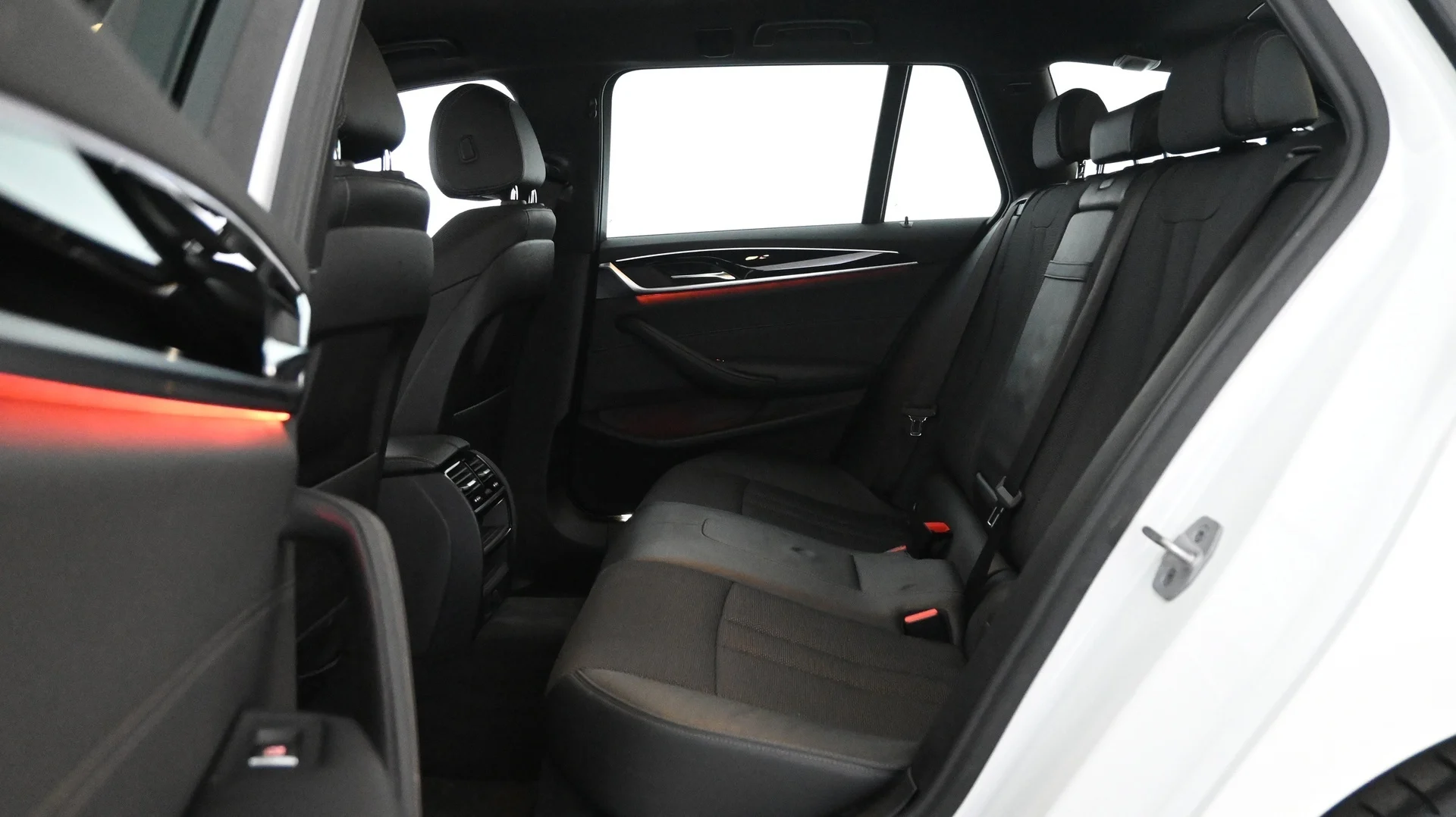 Car Image - Op7iOy6ZVh02SRdILP92E