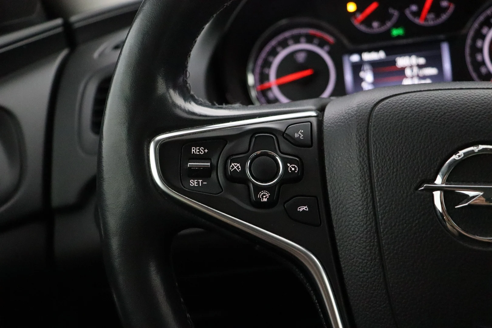 Car Image - 6QCXH8fcLzSzqQMJUaV7GK