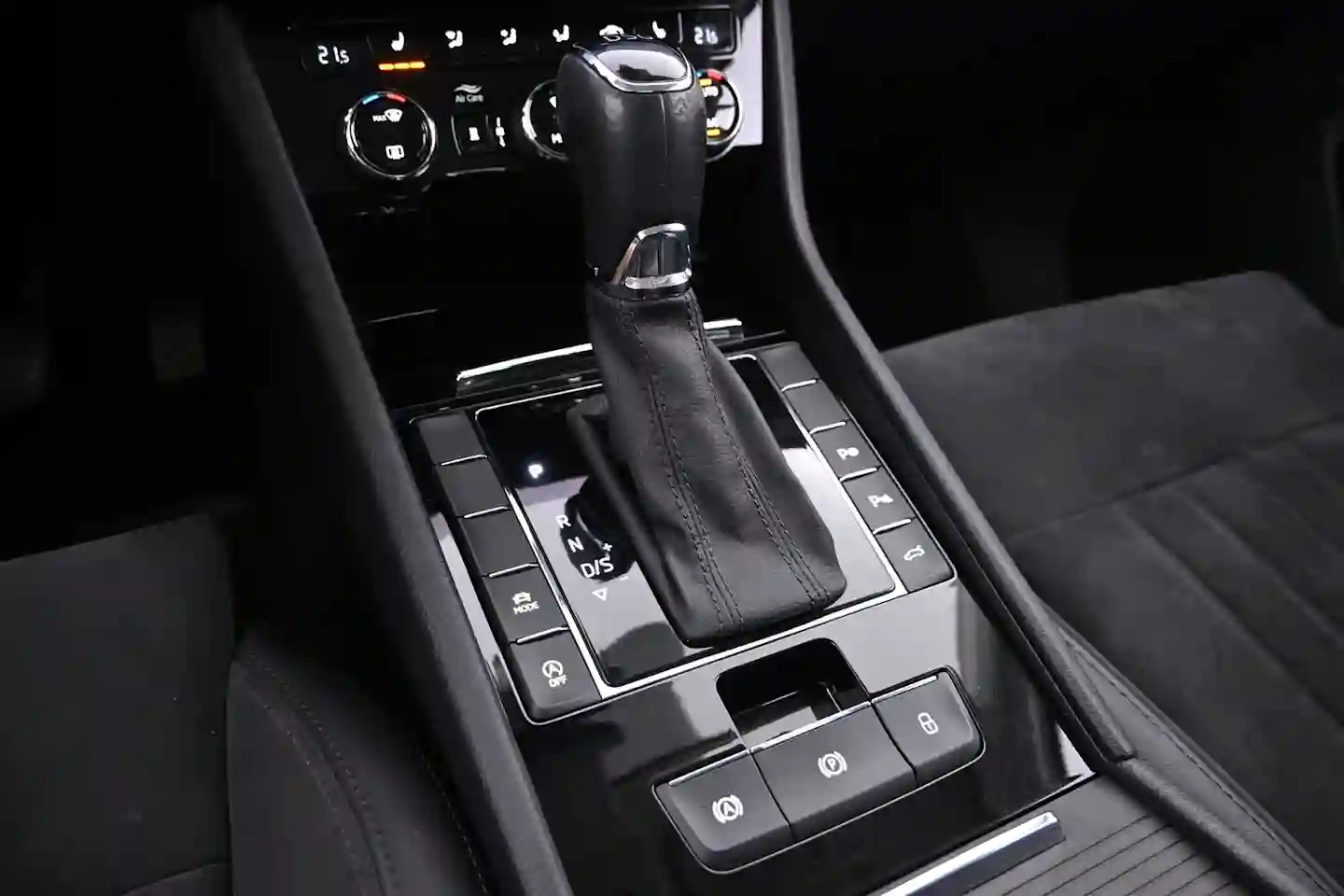 Car Image - 6ZrFRFYFGNBPKJ3rYwrZNL