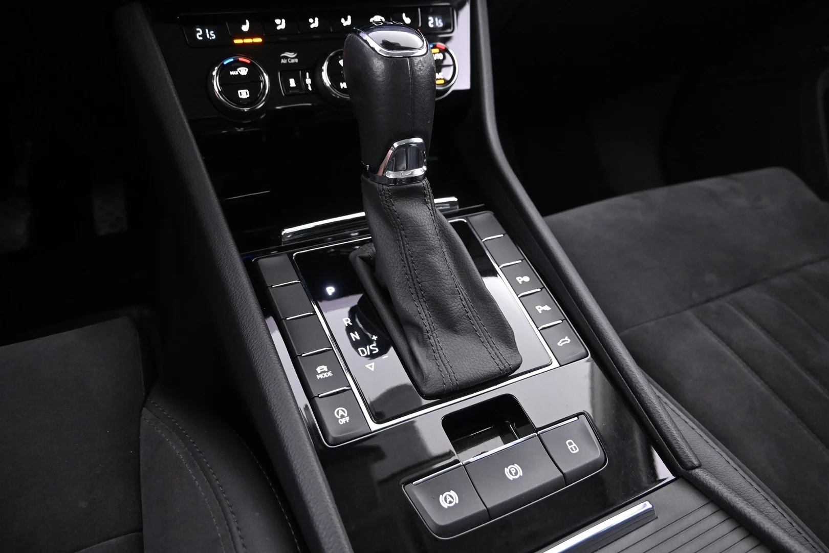 Car Image - 6ZrFRFYFGNBPKJ3rYwrZNL